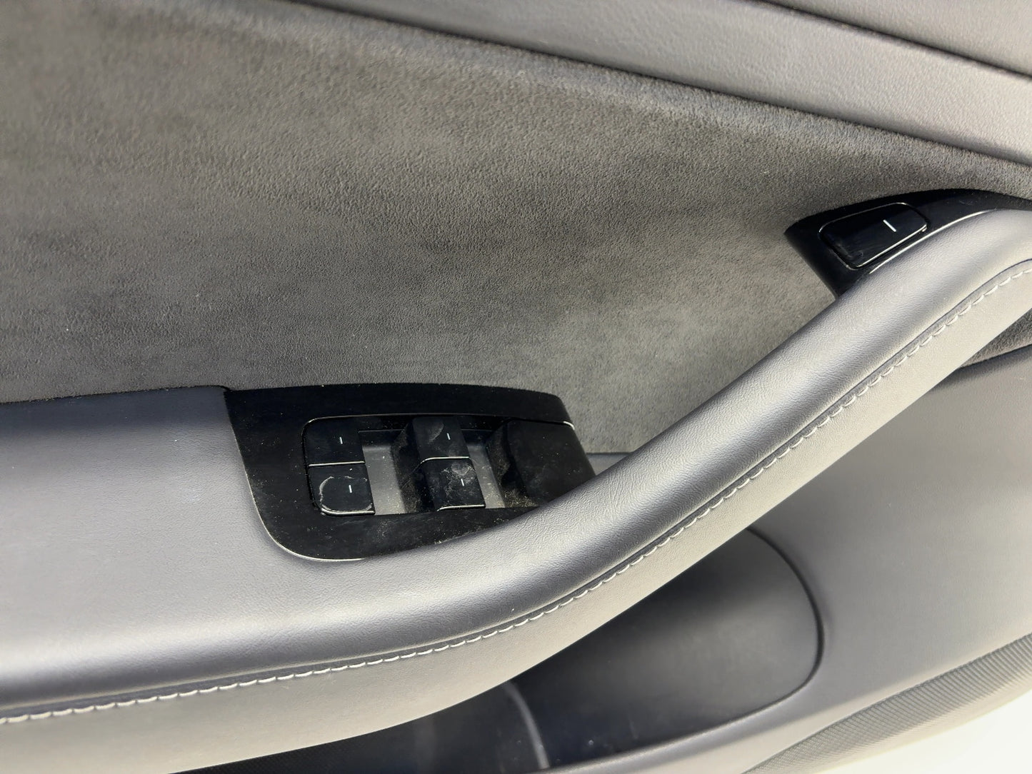 2018 Tesla Model 3 Front Left Door Panel 1090409-01-G