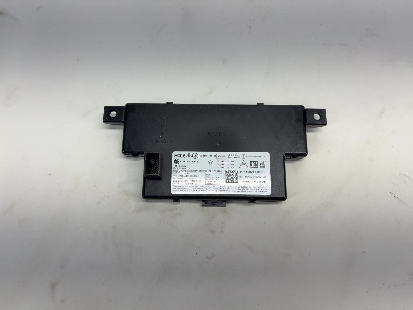 2022-2023 Tesla Model 3 Car Computer With Security Module 1681271-00-G