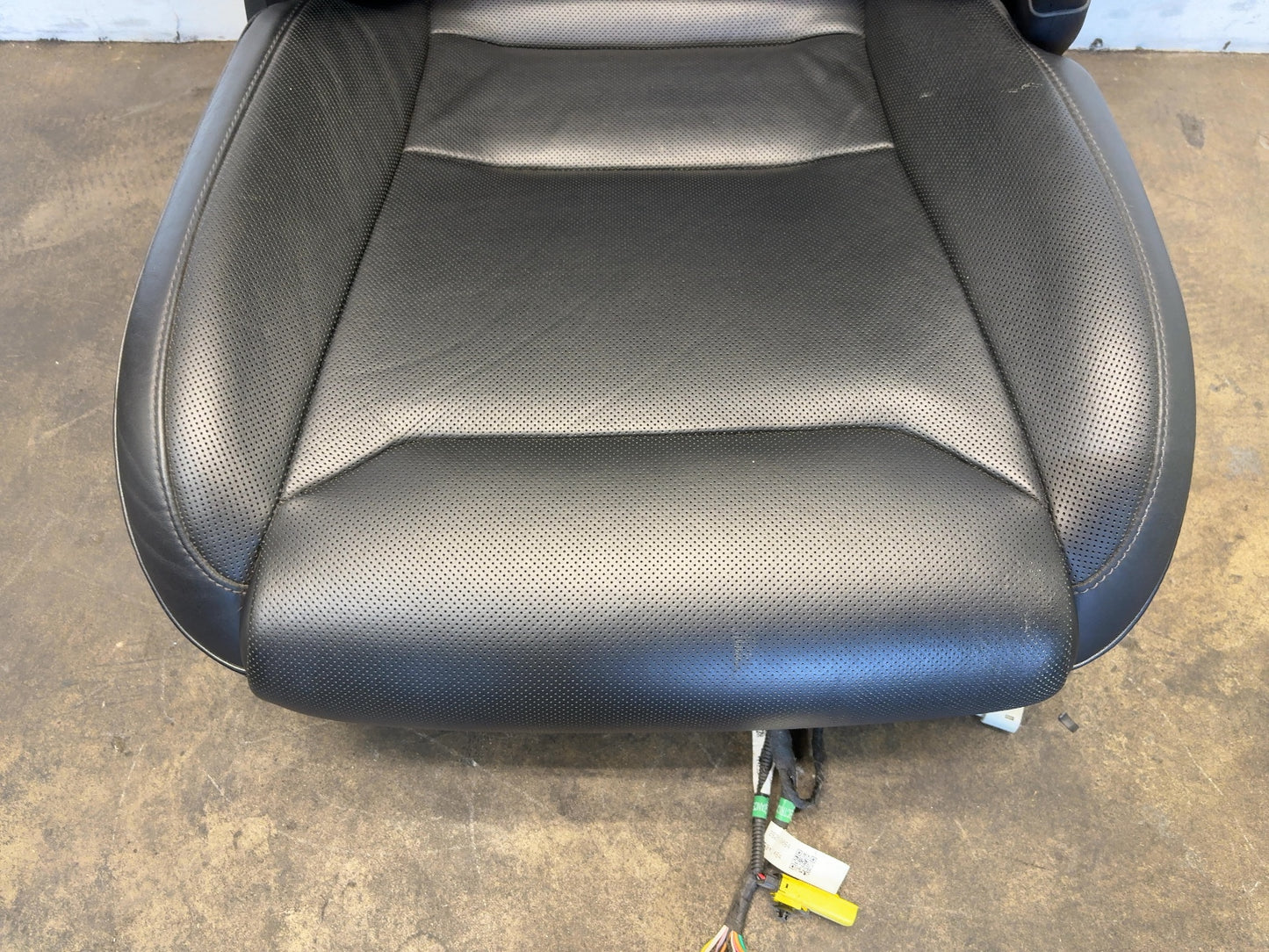 2016 Tesla Model S Front Right Seat Assembly 1105949-02-B