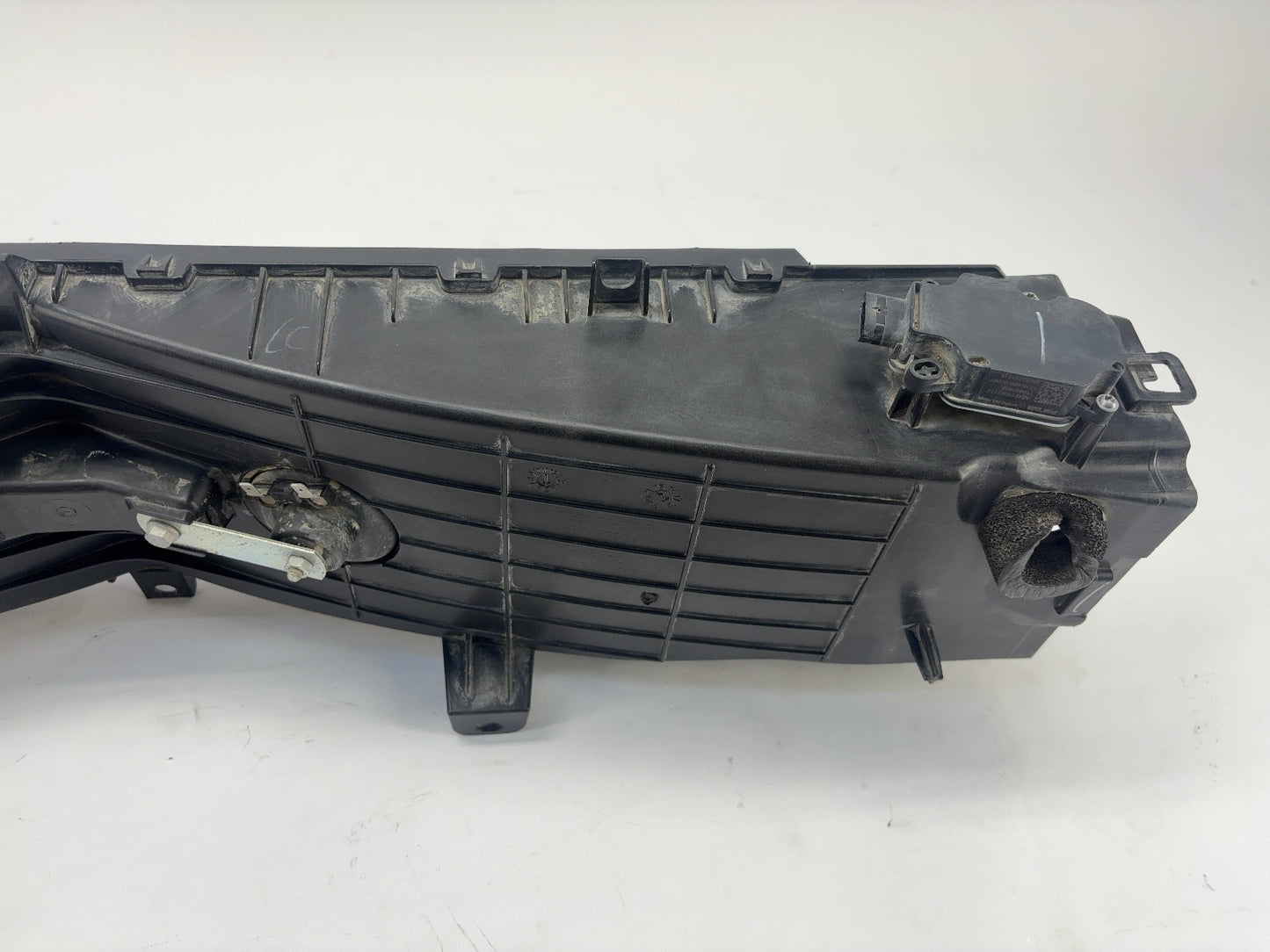 2019 Tesla Model S Center Ducting Rear 1058073-00-B