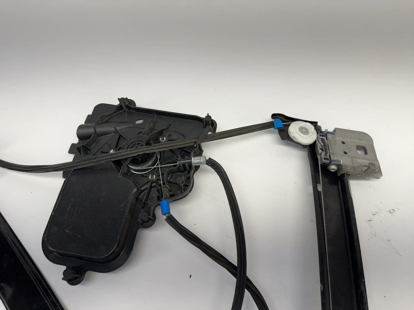 2018 Tesla Model 3 Front Right Door Window Regulator 1096621-04-D