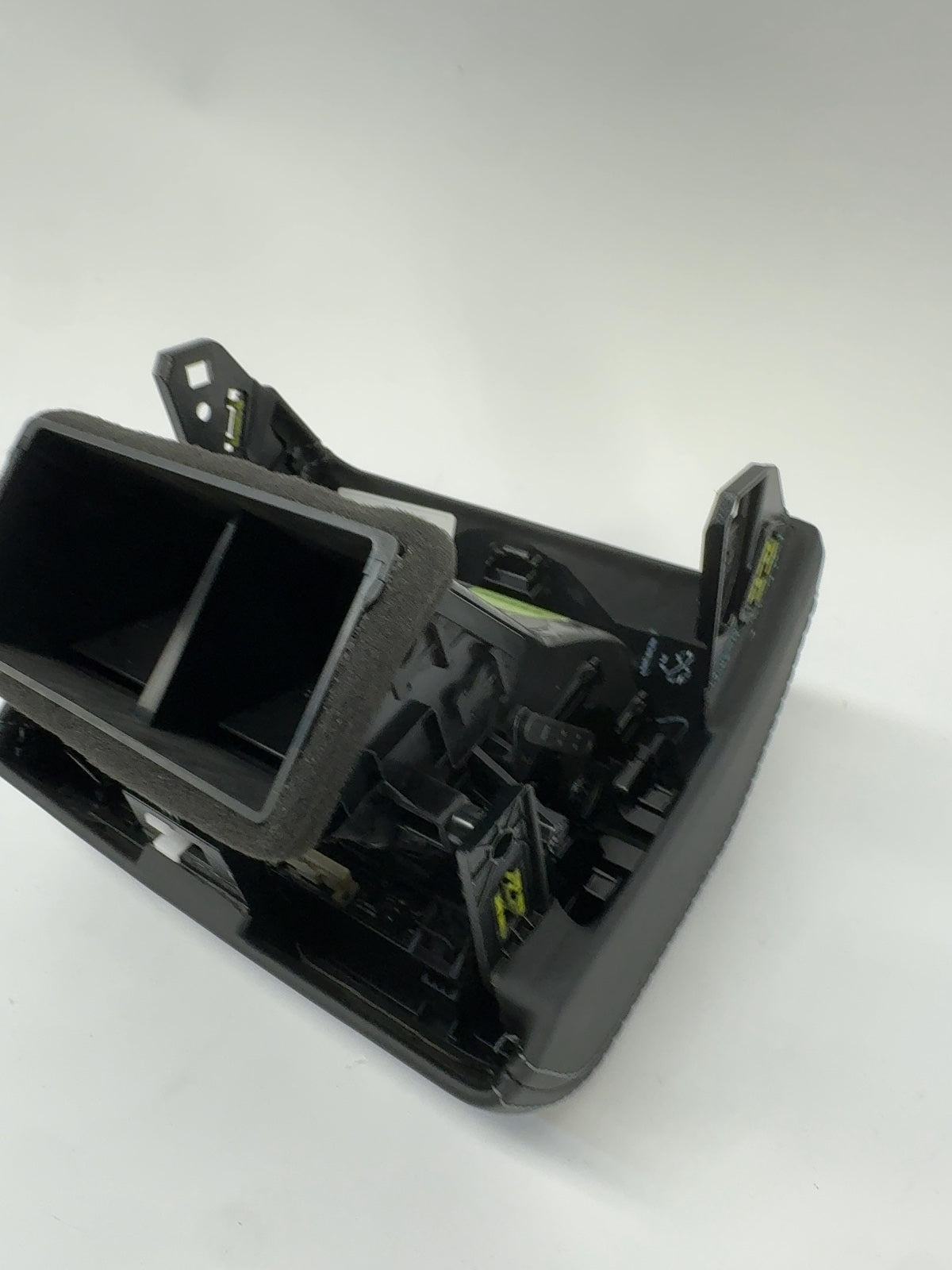 2025 Tesla Model 3 Highland Rear Console 2.0 Usb C Hub With Vent 1963882-10-A