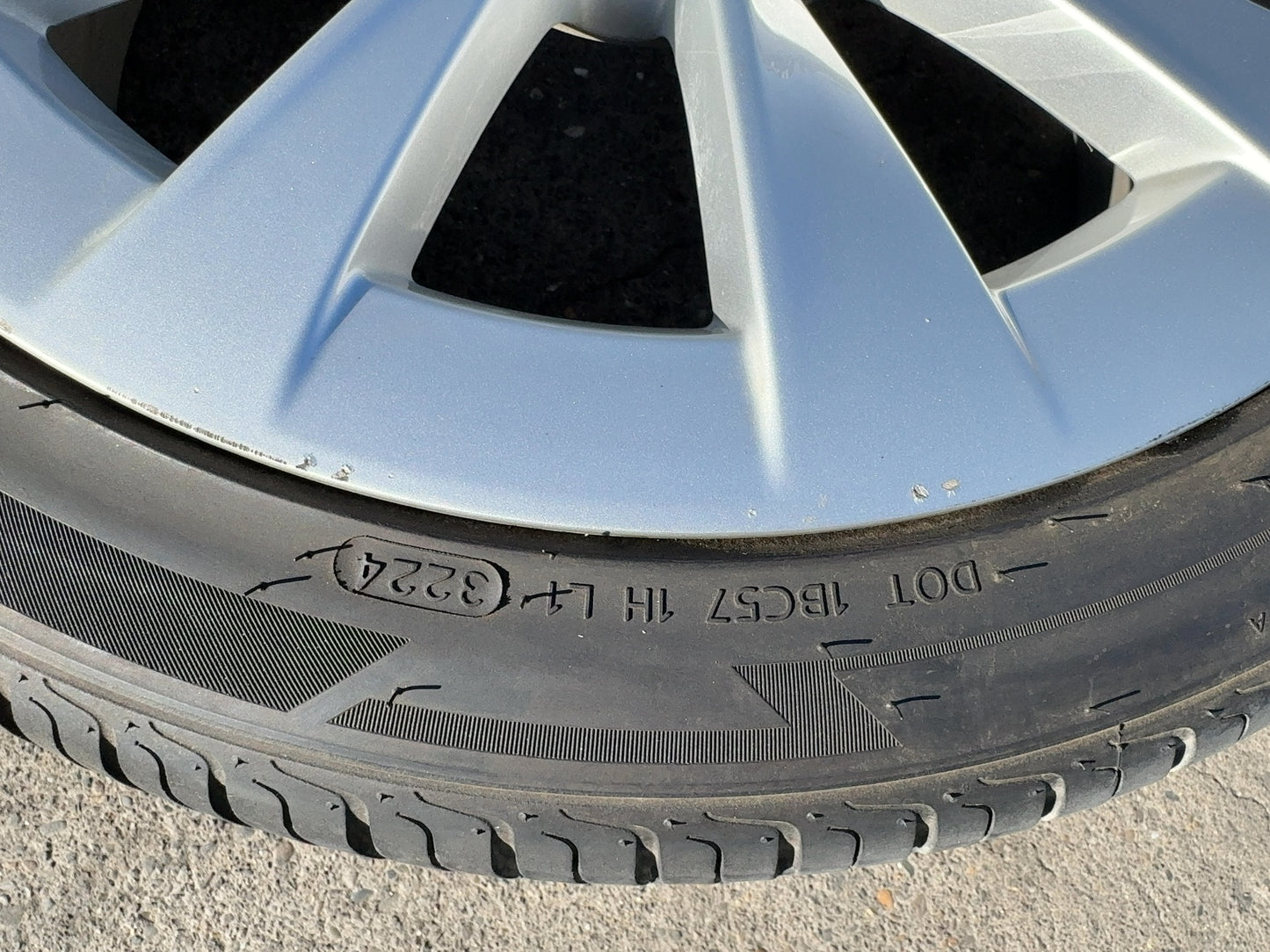 2017-2023 Tesla Model 3 Laufenn - S Fit A/s 235/40r19 Wheel 1234264-00-A