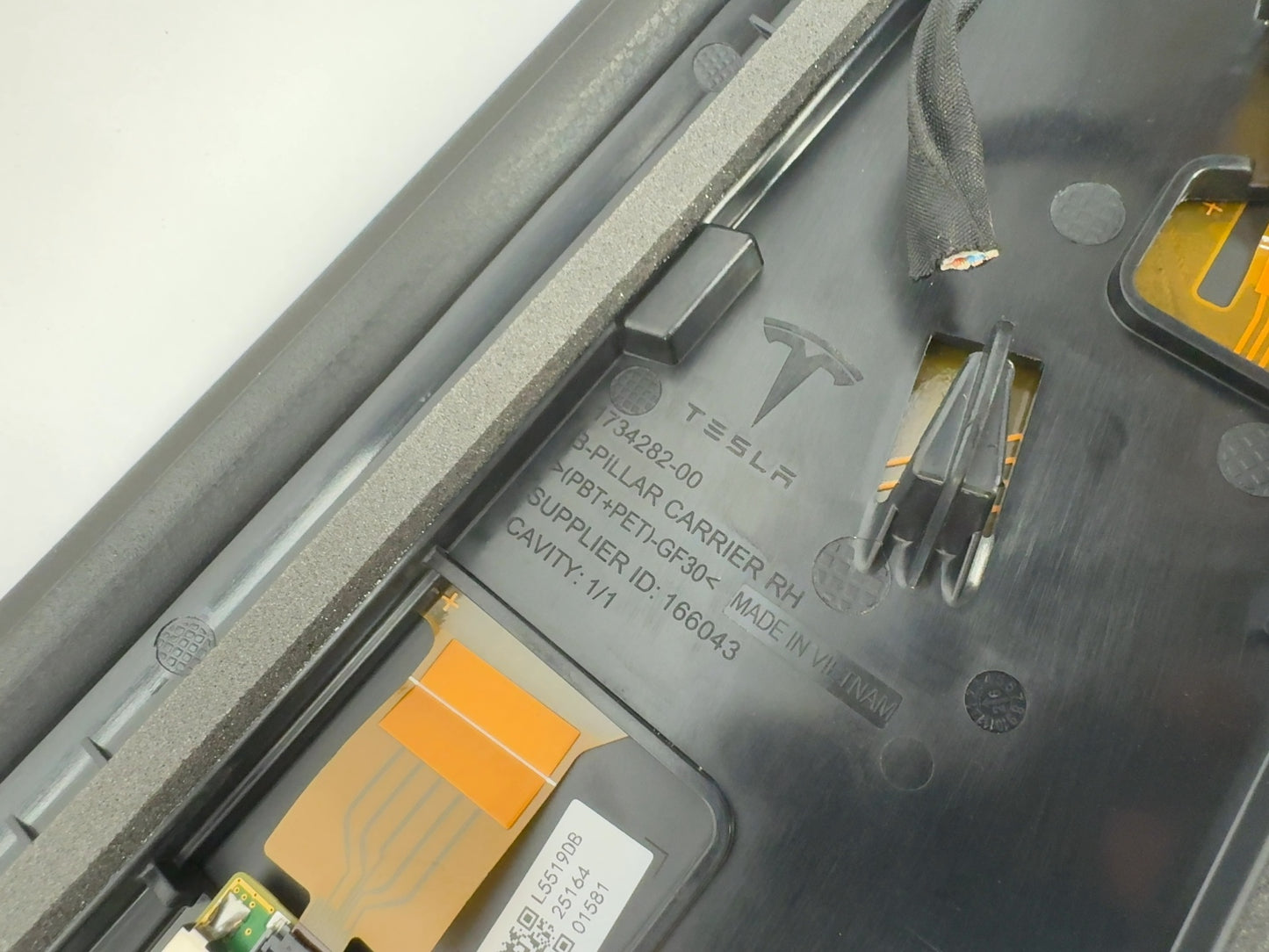 2025-2026 Tesla Model 3 Highland B Pillar Glass w Camera Right 1734279-00-G