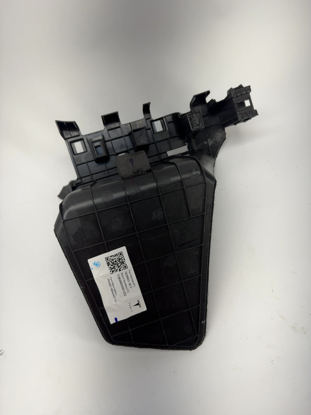 2026 Tesla Model Y Juniper Left Pocket Bracket 1935931-50-E