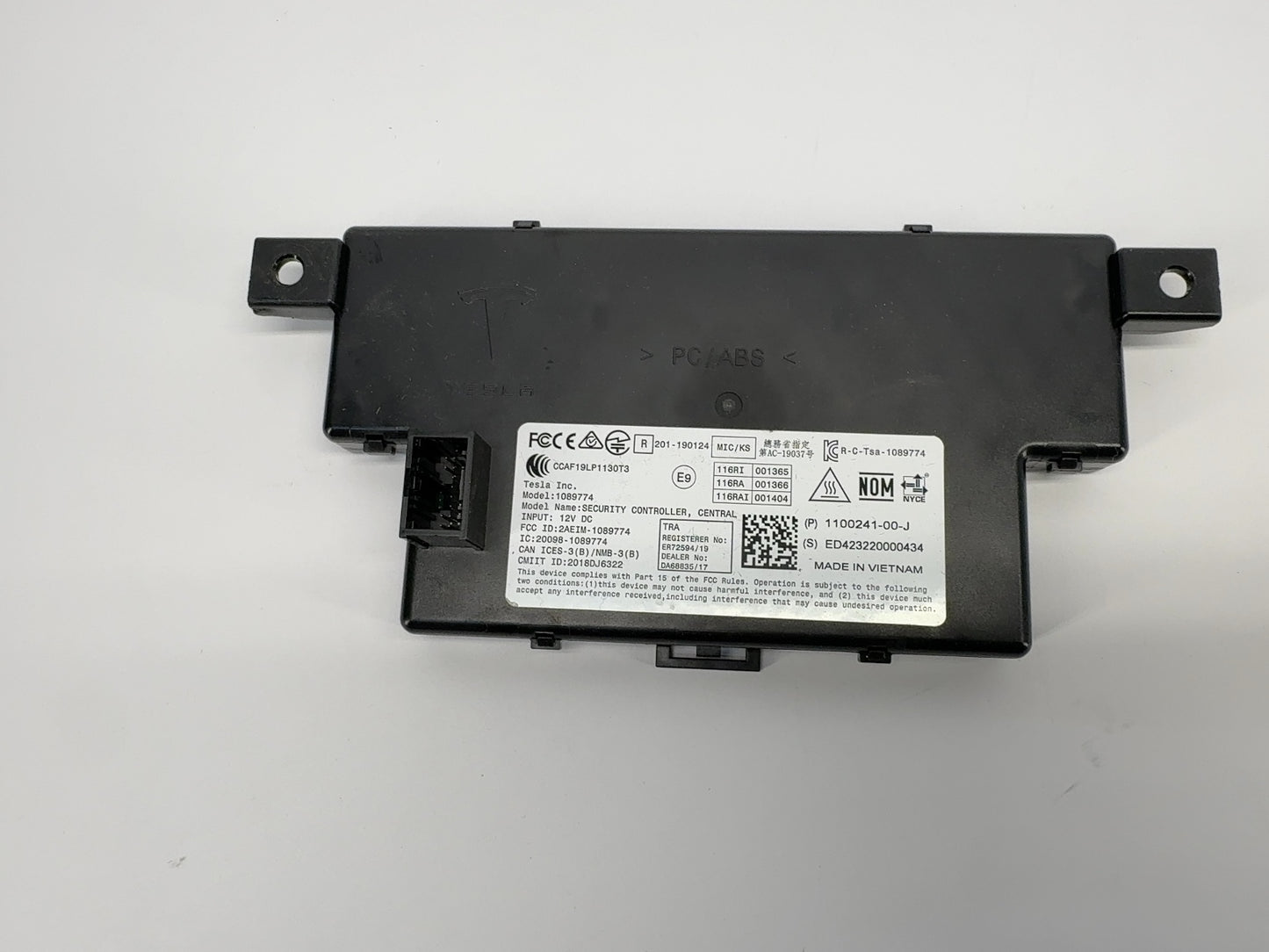 2023 Tesla Model 3 Car Computer With Security Module 1681271-00-I