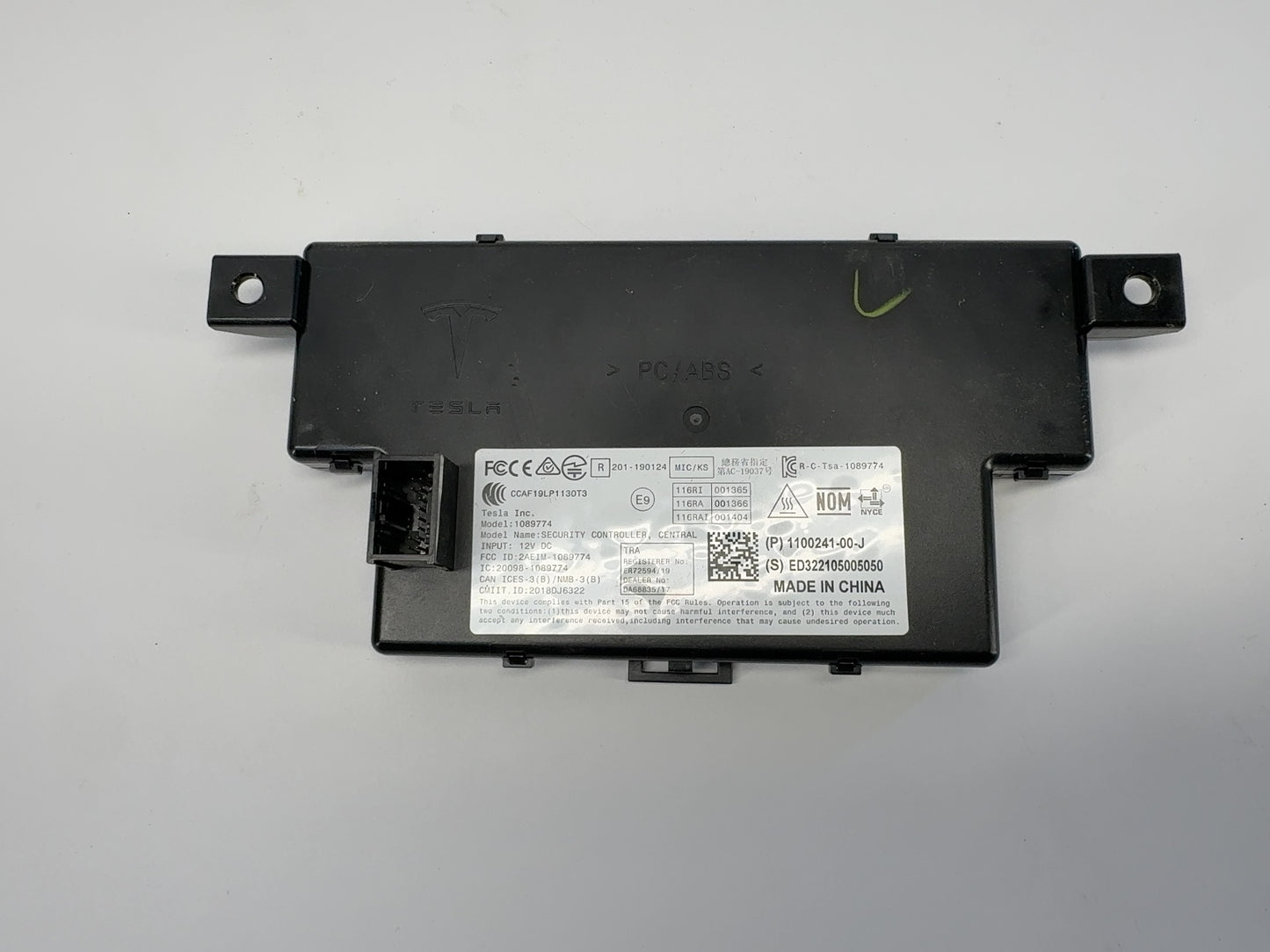2022 Tesla Model 3 Car Computer With Security Module 1681271-00-D