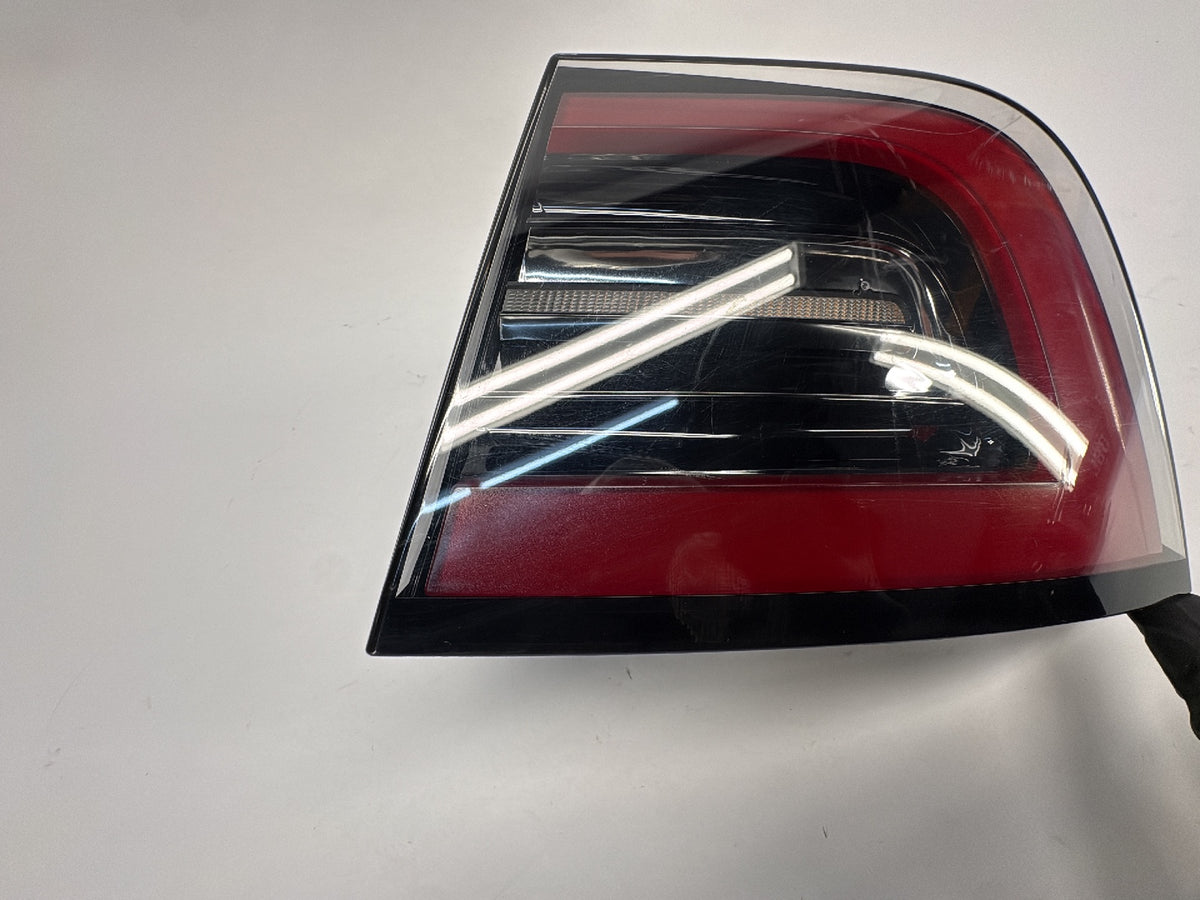 2021-2025 Tesla Model Y Tail Lamp Rear Bodyside Global Right 1502087-00-D