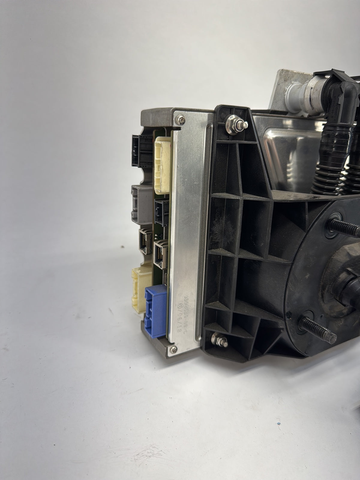 2018 Tesla Model 3 Car Computer With Security Module 1098058-00-K