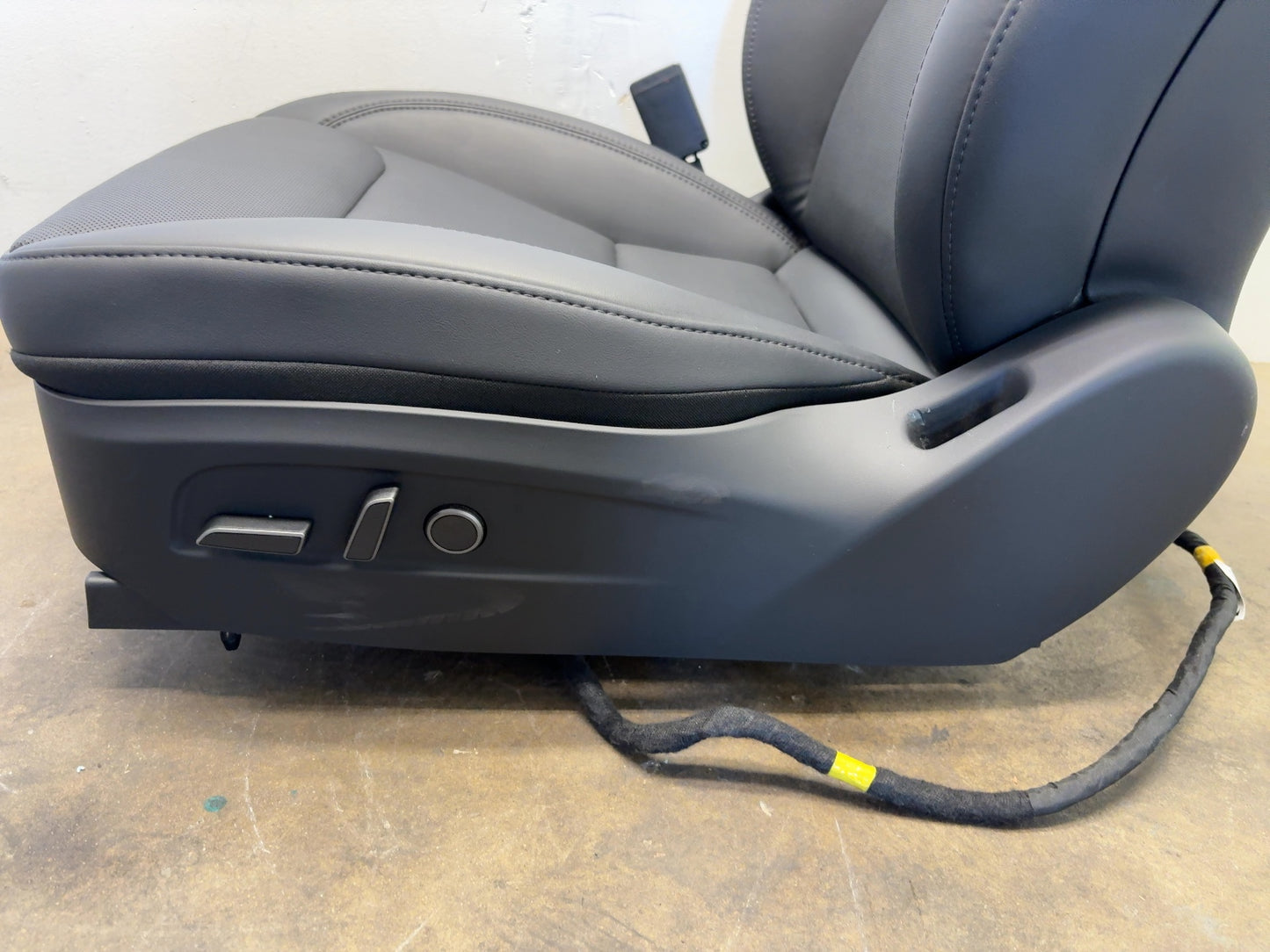 2025 Tesla Model 3 Highland Front Left Seat Assembly 7754322-01-C