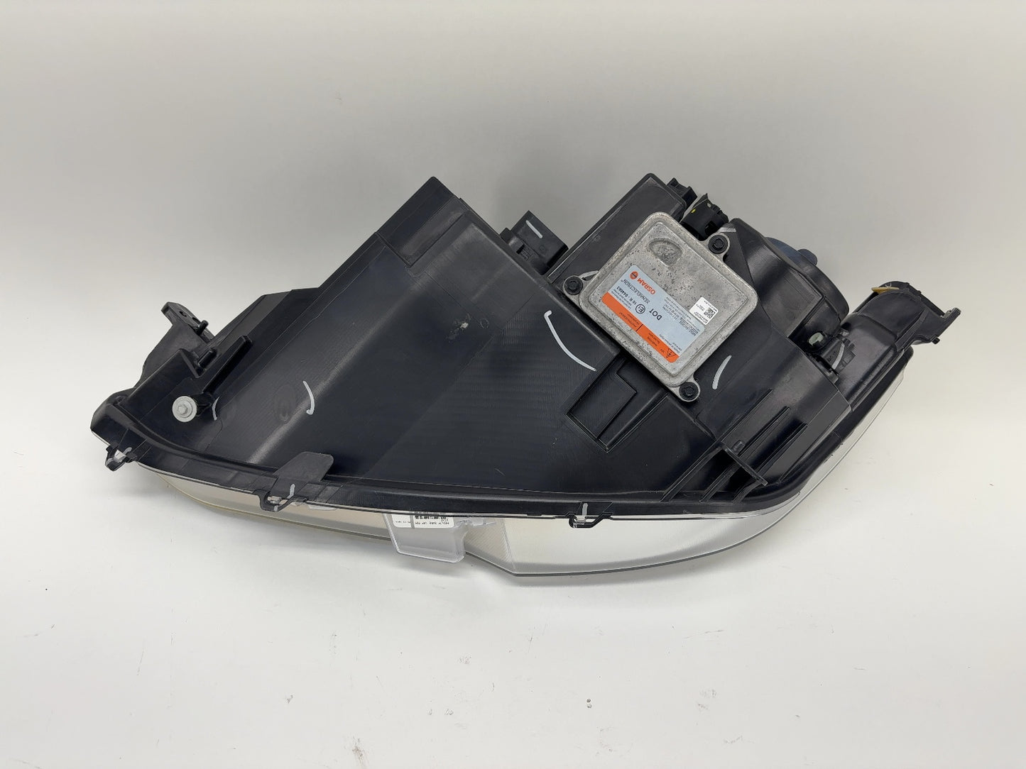 2015 Tesla Model S Right Headlamp 6005907-00-D