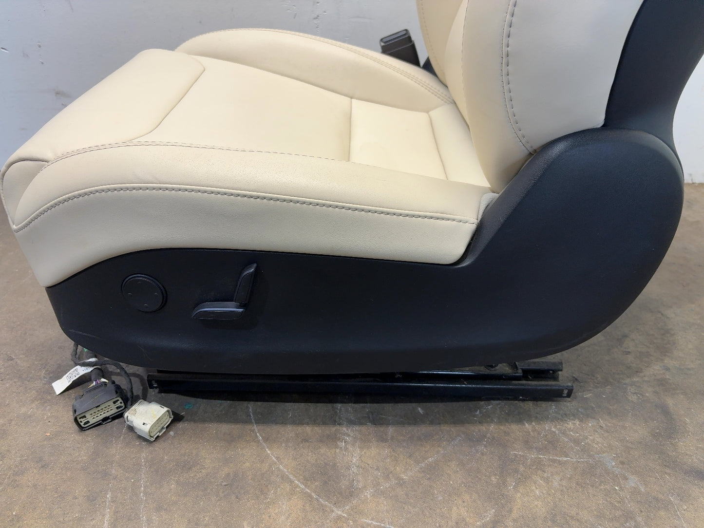 2019 Tesla Model S Front Left Seat Assembly Cream 1454066-00-A