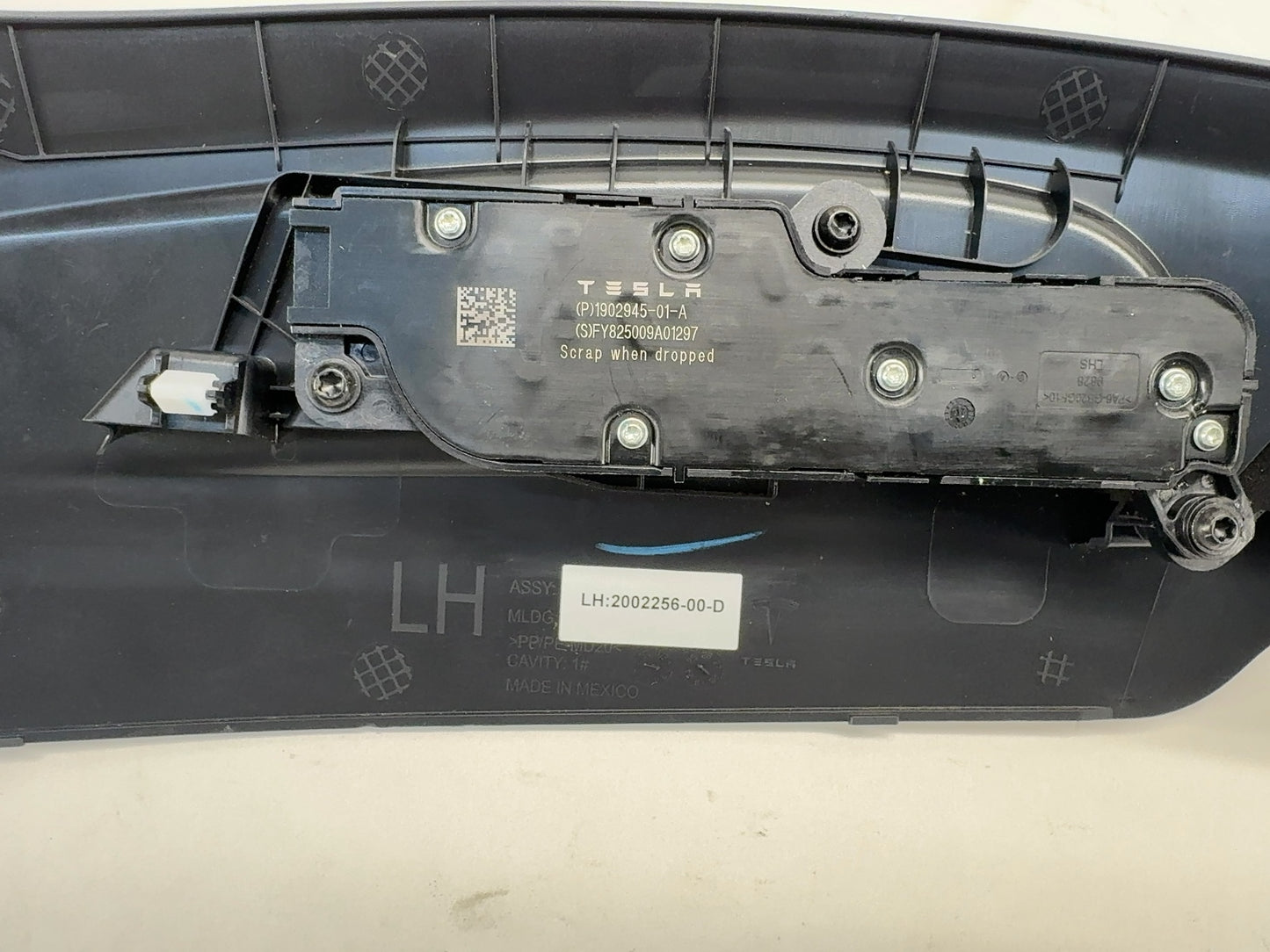 2025 Tesla Model Y Juniper Front Left Seat Trim With Control Switches 2002256-00-D