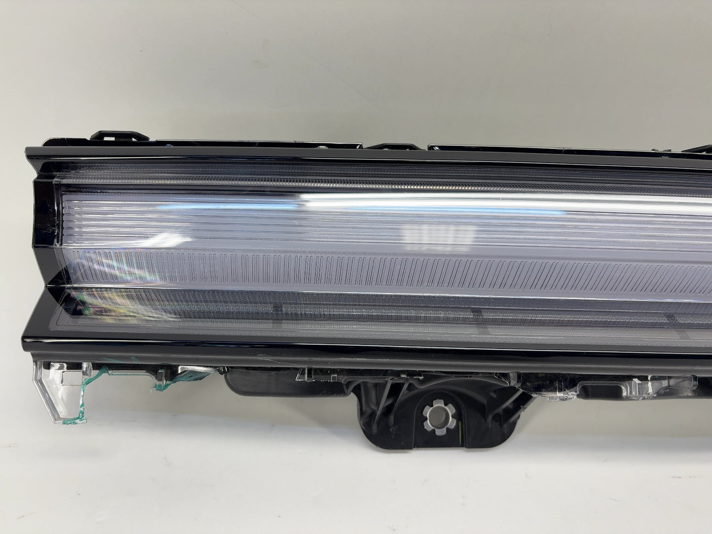 2025 Rivian R1S R1T Center Headlamp PT00252562-D