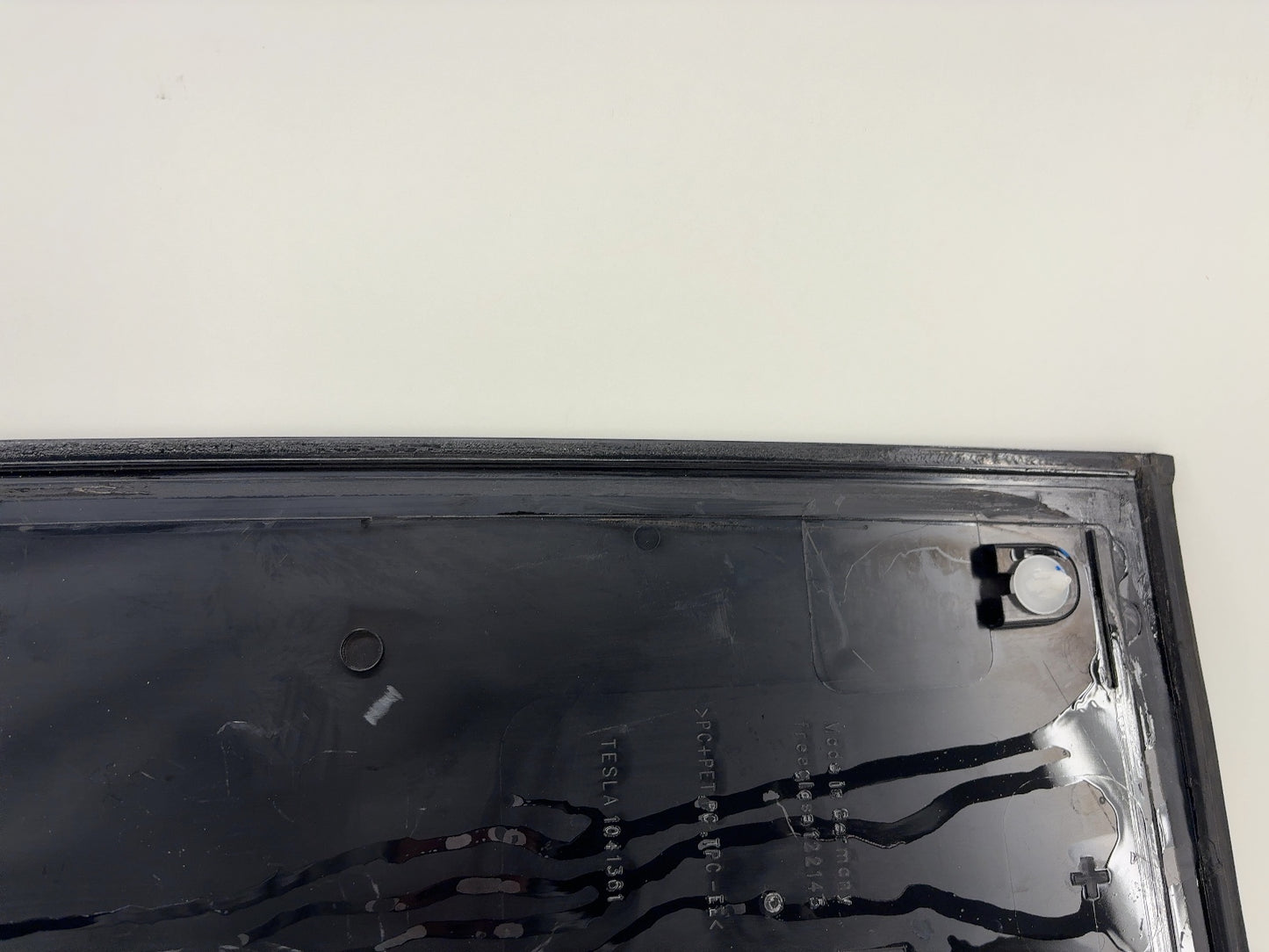 2020 Tesla Model X Roof Top Center Spine Applique 1041361-00-J