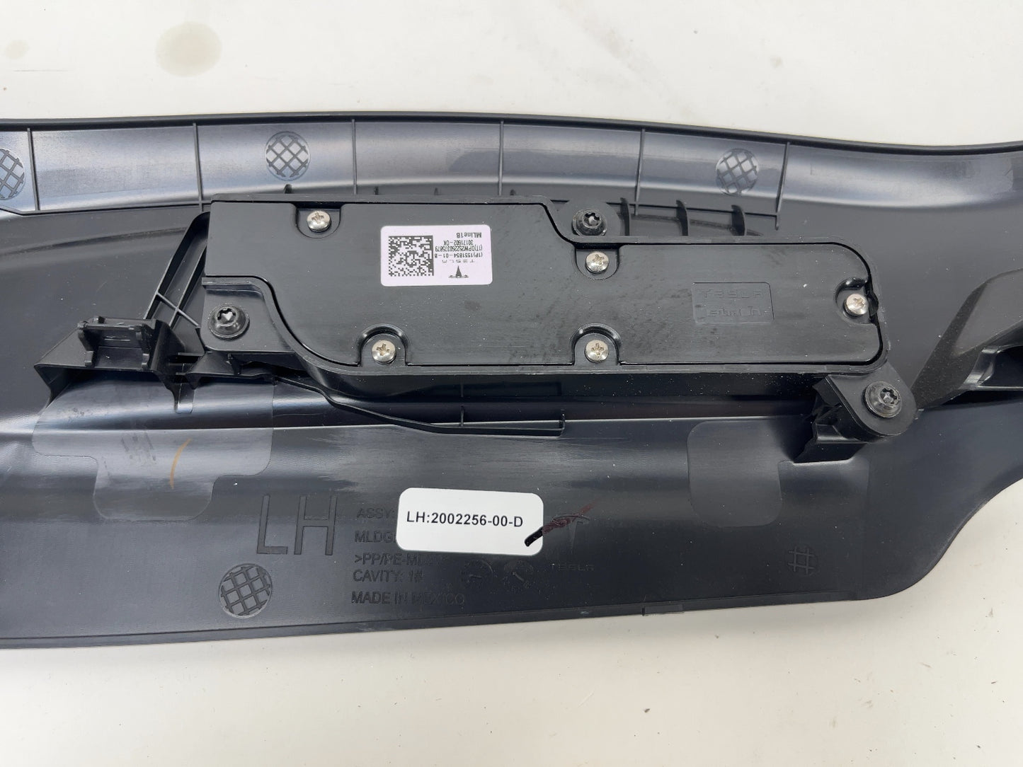 2025 Tesla Model Y Juniper Front Left Seat Trim With Control Switches 2002256-00-D