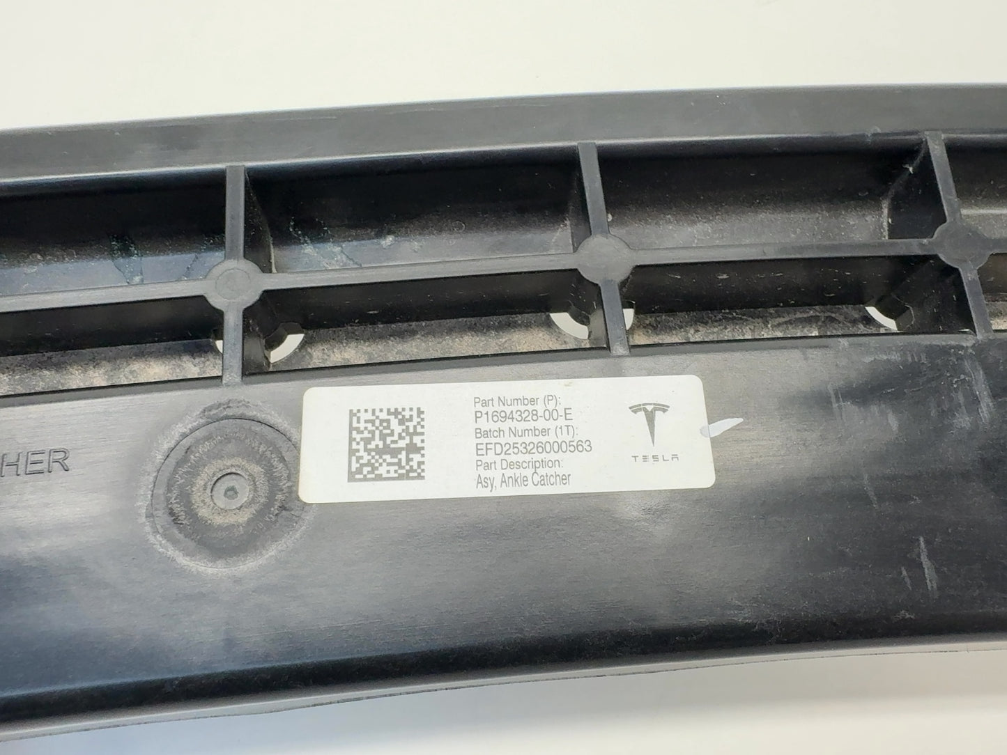 2025 Tesla Model 3 Front Ankle Catcher 1694328-00-E