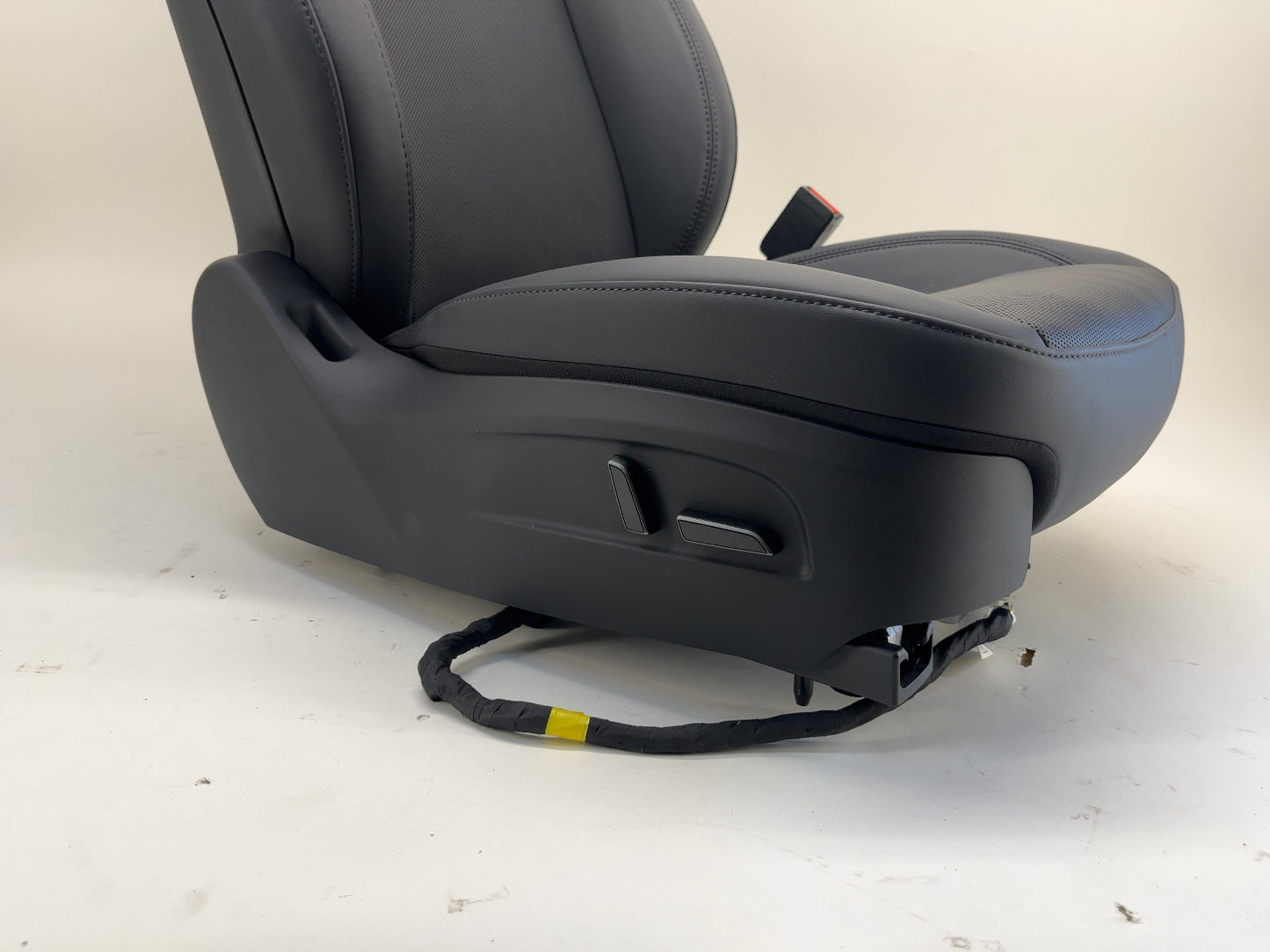2026 Tesla Model Y Juniper Front Right Seat Assembly 2700041-F1-A