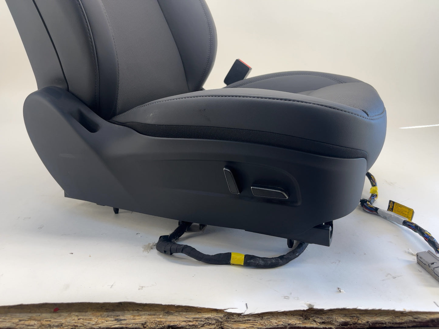 2025 Tesla Model 3 Highland Front First Row Seat Right Black 7754324-01-B