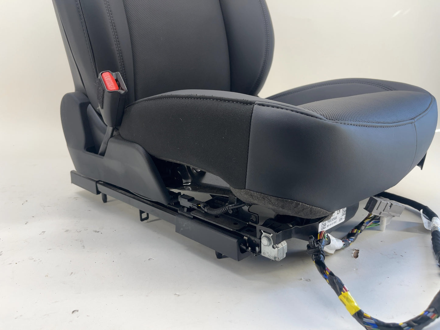 2025 Tesla Model 3 Highland Front Left Seat Assembly 7754322-01-C