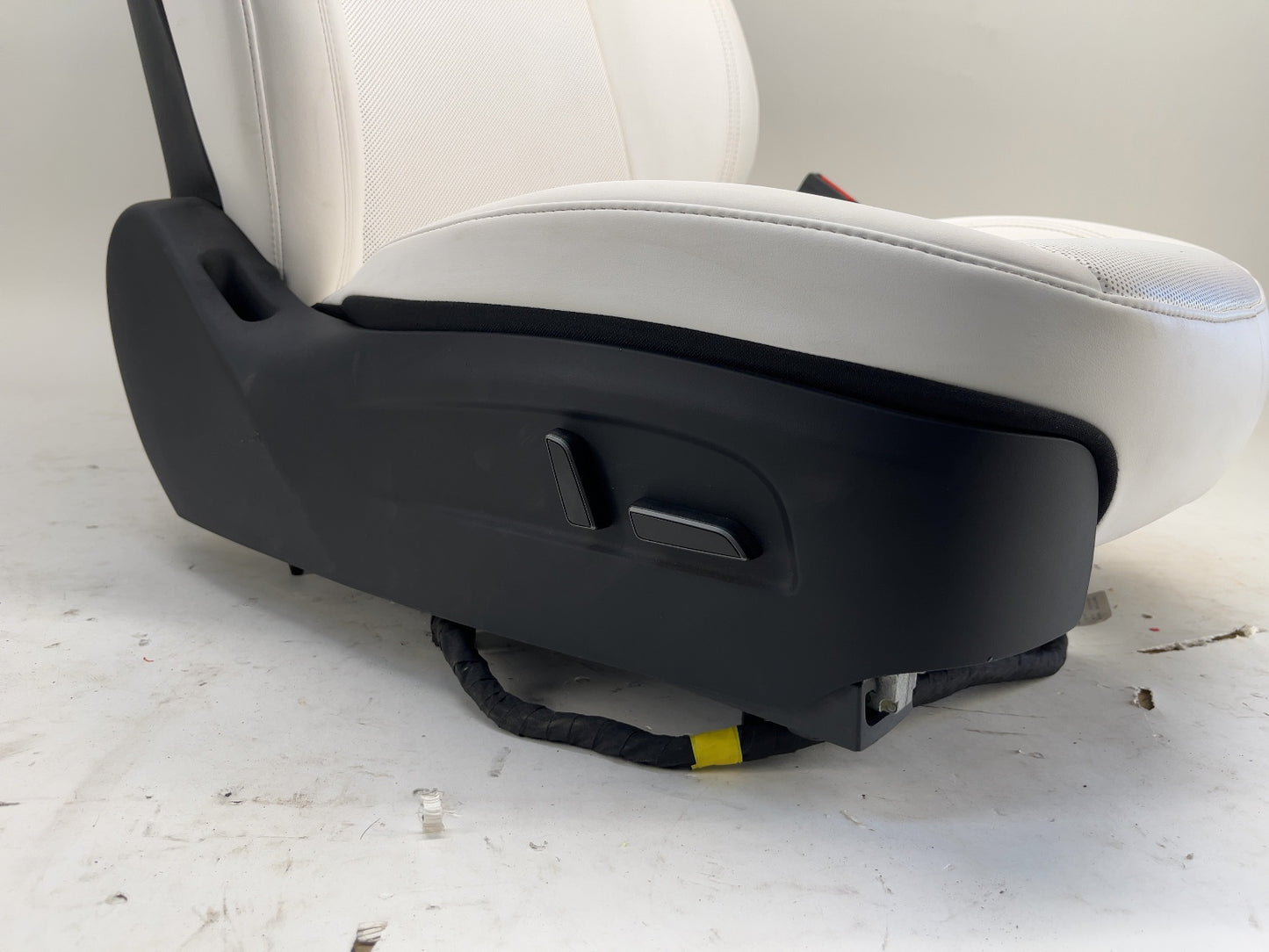 2023-2025 Tesla Model 3 Highland Front Right Seat Assembly 7754324-02-B
