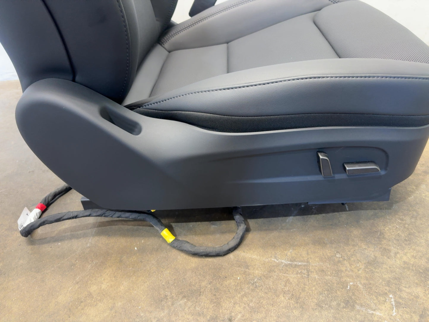 2025-2026 Tesla Model 3 Highland Front Right Seat Assembly 7754324-01-B