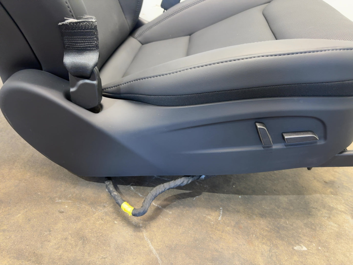 2025-2026 Tesla Model 3 Highland Front Right Seat Assembly 7754324-01-B
