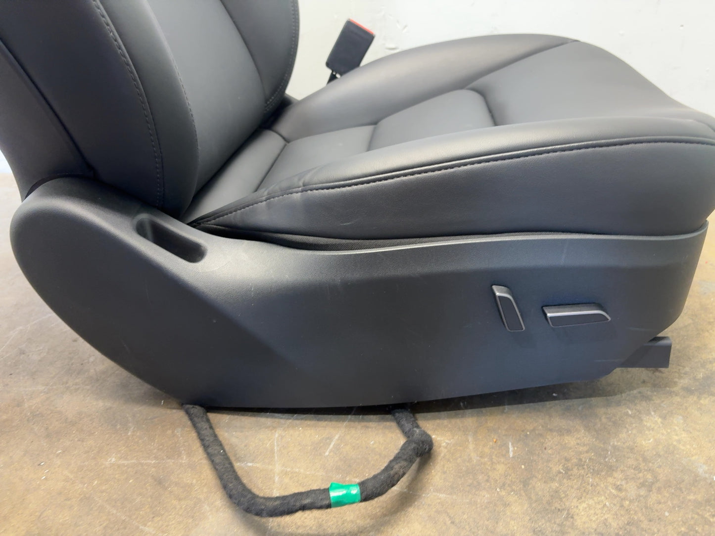 2023 Tesla Model Y Front Right Seat Assembly 6654324-01-A
