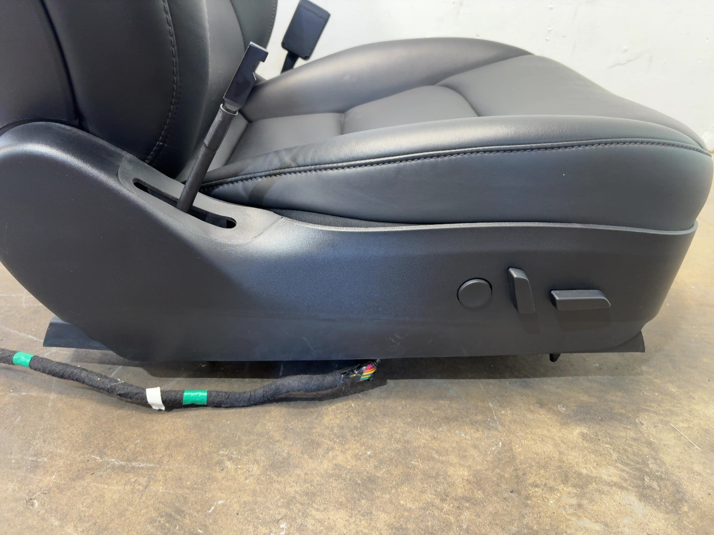 2018-2020 Tesla Model 3 Front Right Seat Assembly 7654324-01-B