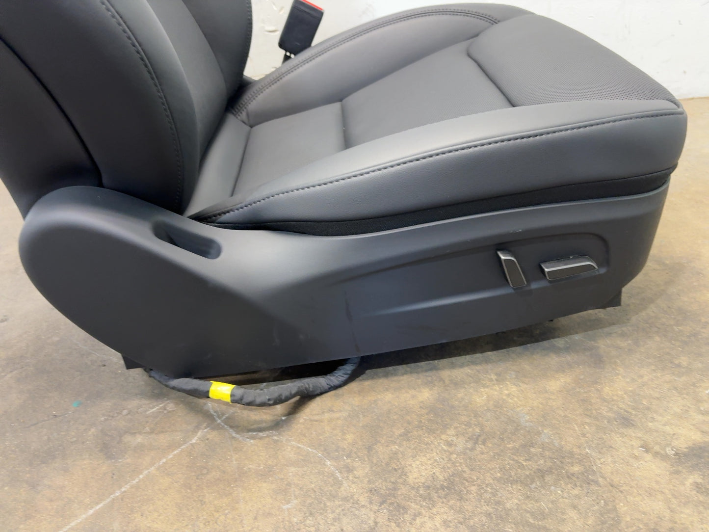 2025-2026 Tesla Model 3 Highland Front Right Seat Assembly 7754324-01-B
