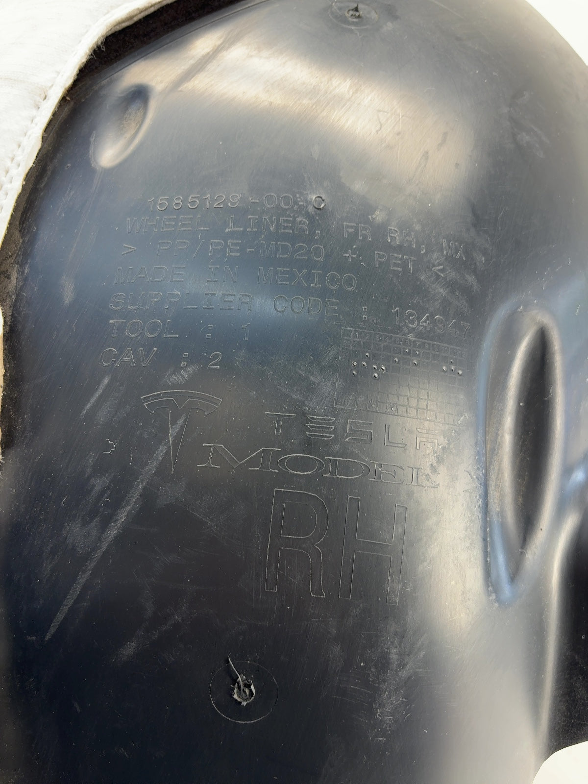 2021 Tesla Model X Front Right Wheel Liner Note 1585129-00-C