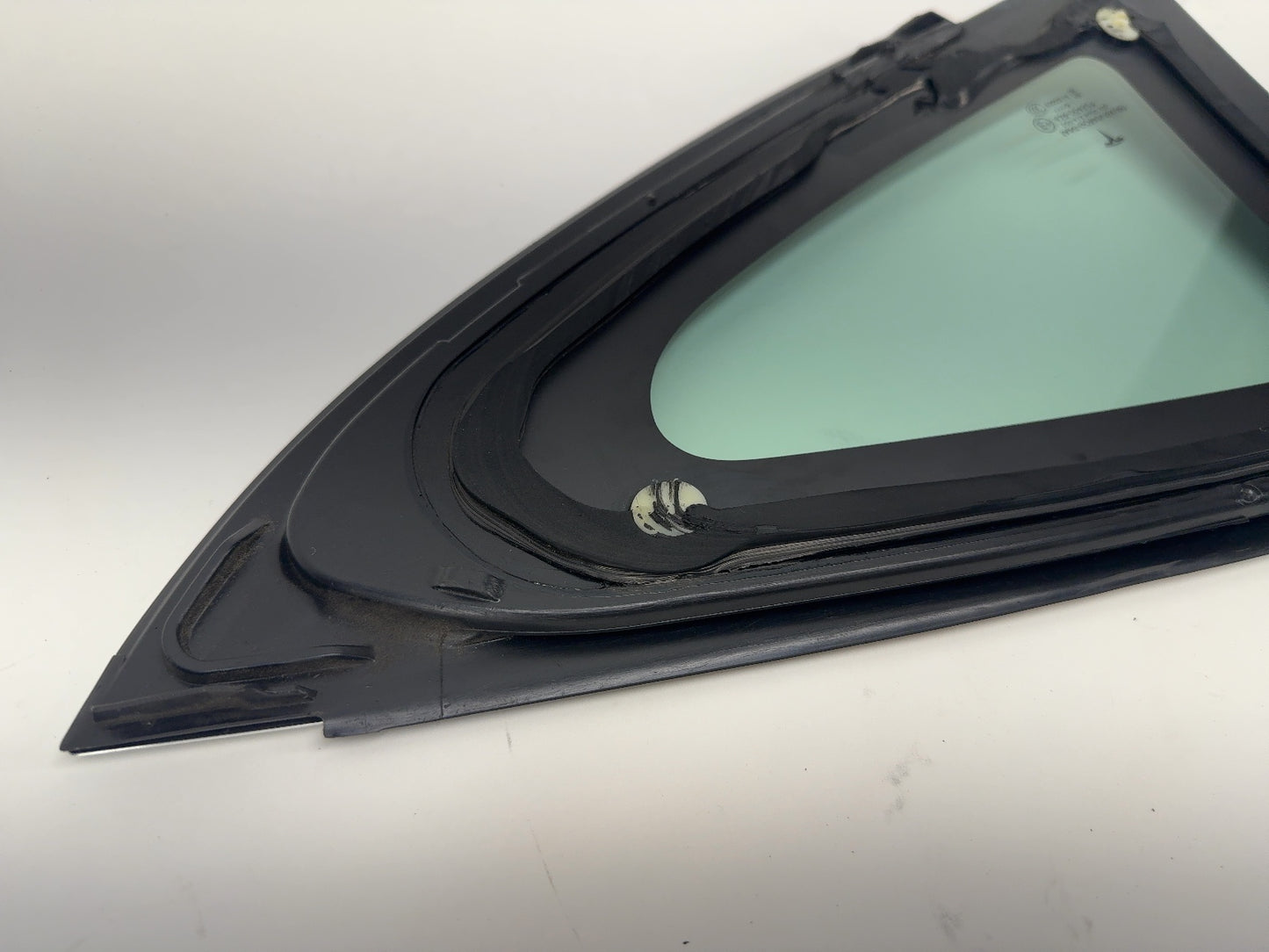 2020 Tesla Model 3 Rear Quarter Glass Right Chrome 1098758-00-G