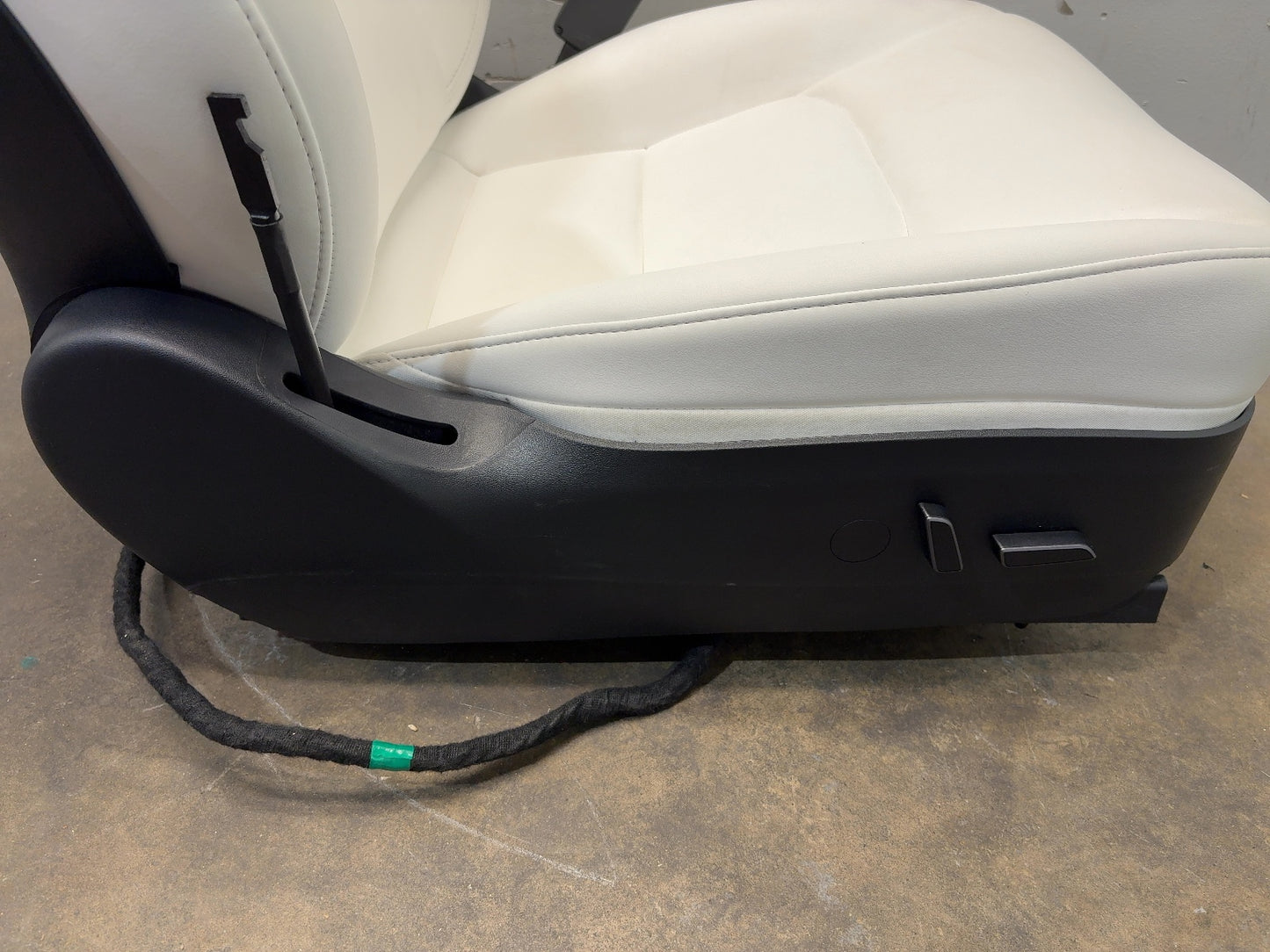 2023 Tesla Model 3 Front Right Seat Assembly 7654324-02-D
