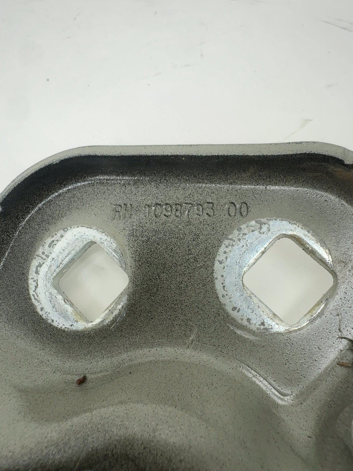 2023 Tesla Model 3 Hood Hinge Right 1098793-00-D