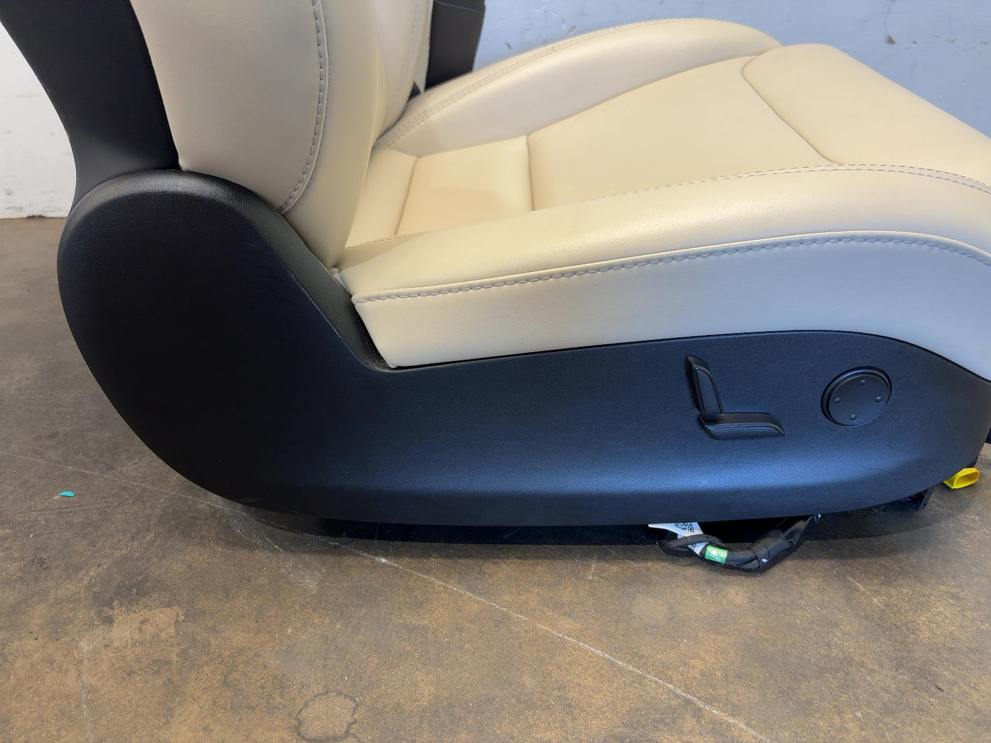 2018 Tesla Model S Front Right Seat Assembly 9876536-03-A