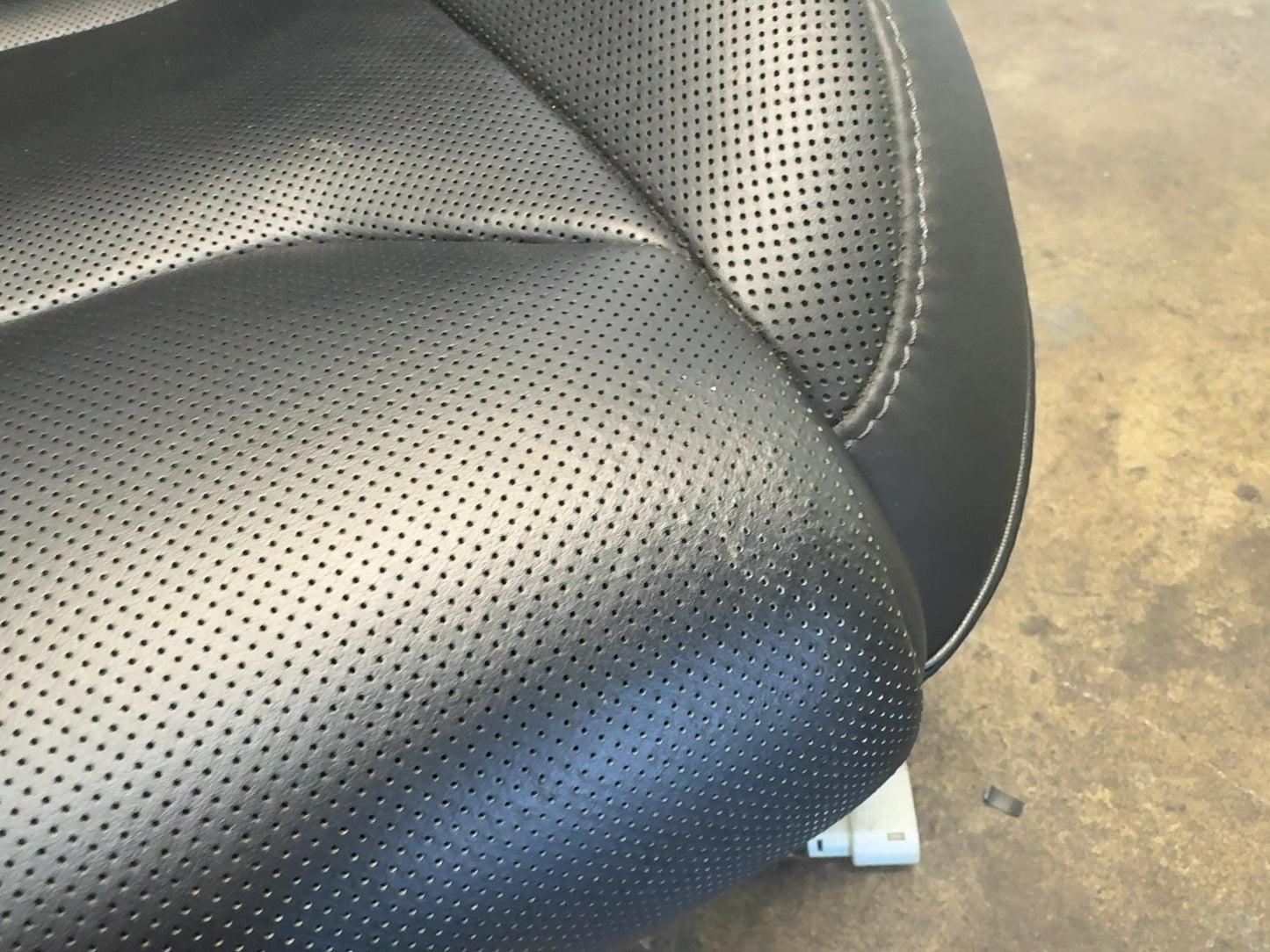 2016 Tesla Model S Front Right Seat Assembly 1105949-02-B