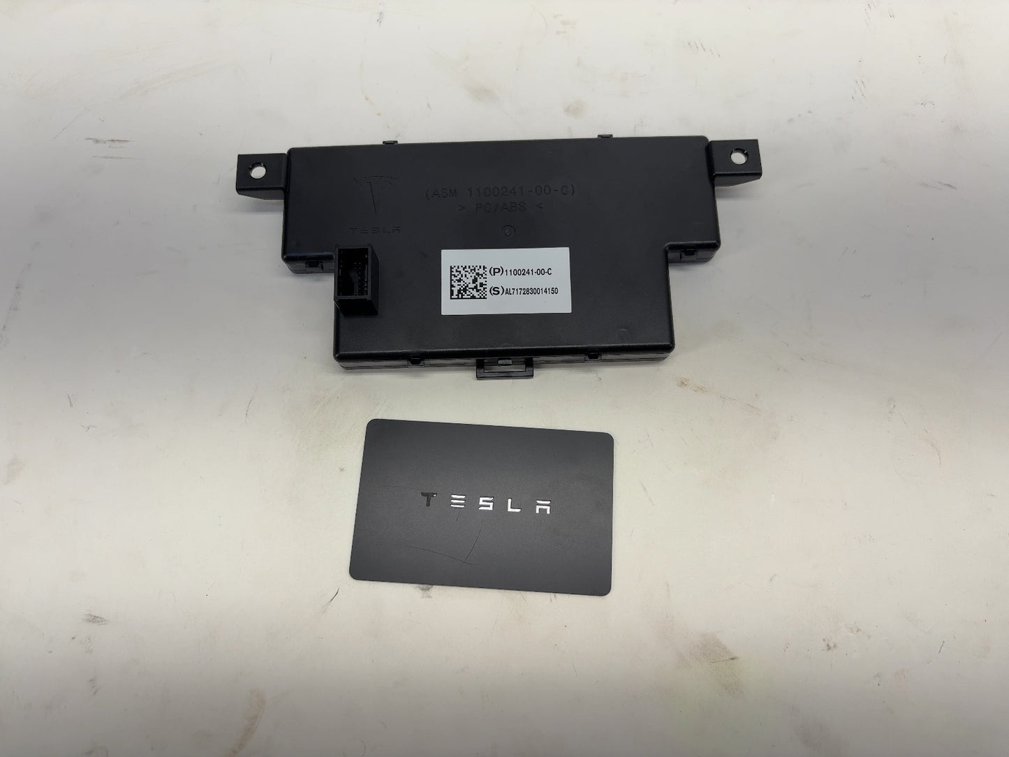 2018 Tesla Model 3 Car Computer With Security Module & Key 1098058-00-G