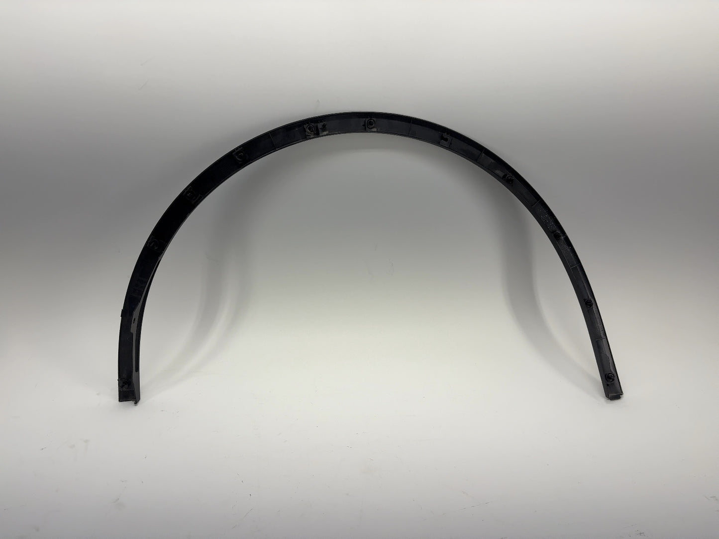 2025-2026 Tesla Model Y Juniper Front Right Fender Garnish 1937599-00-C