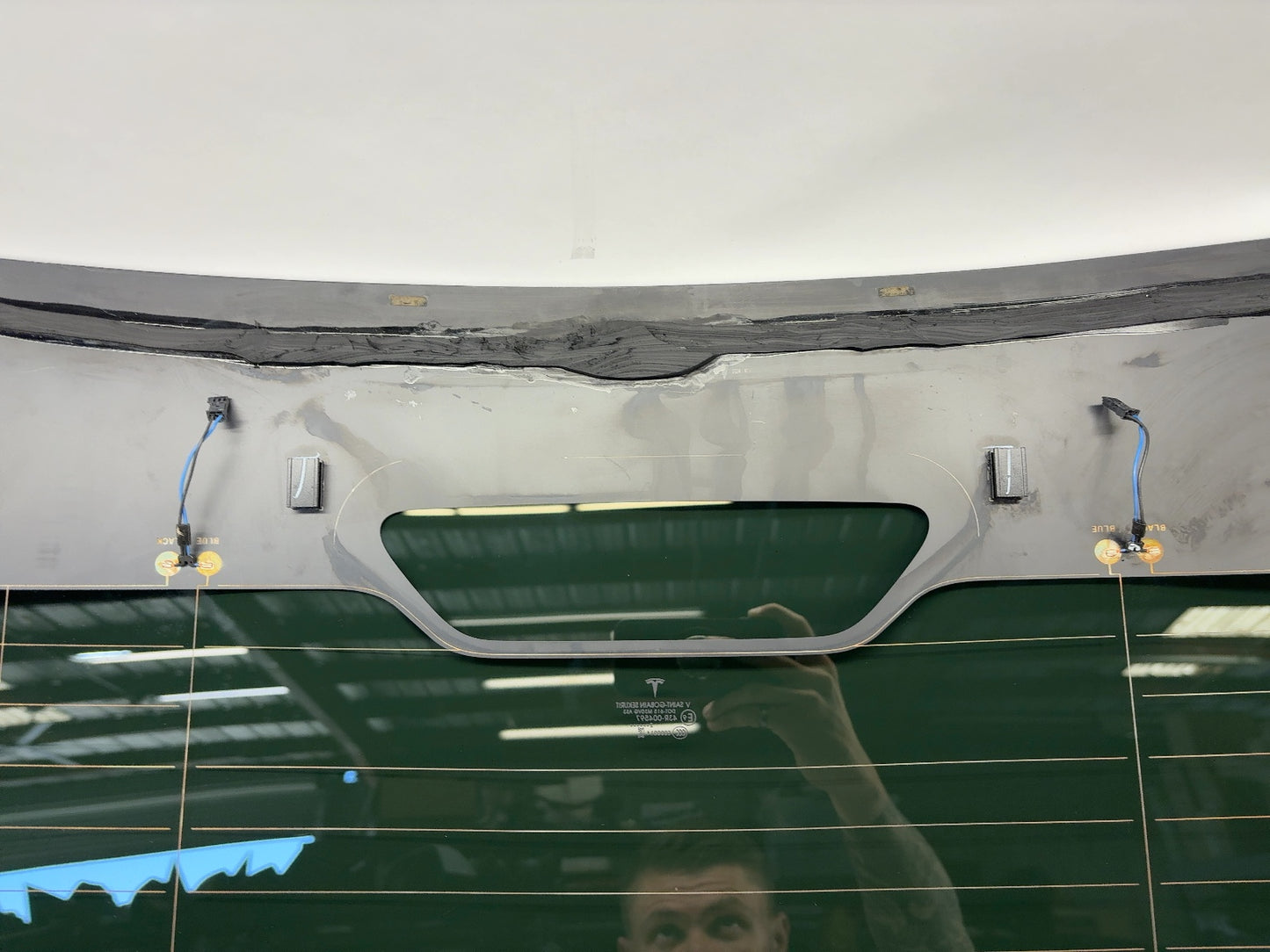 2022 Tesla Model Y Trunk Lid Glass 1509126-00-D