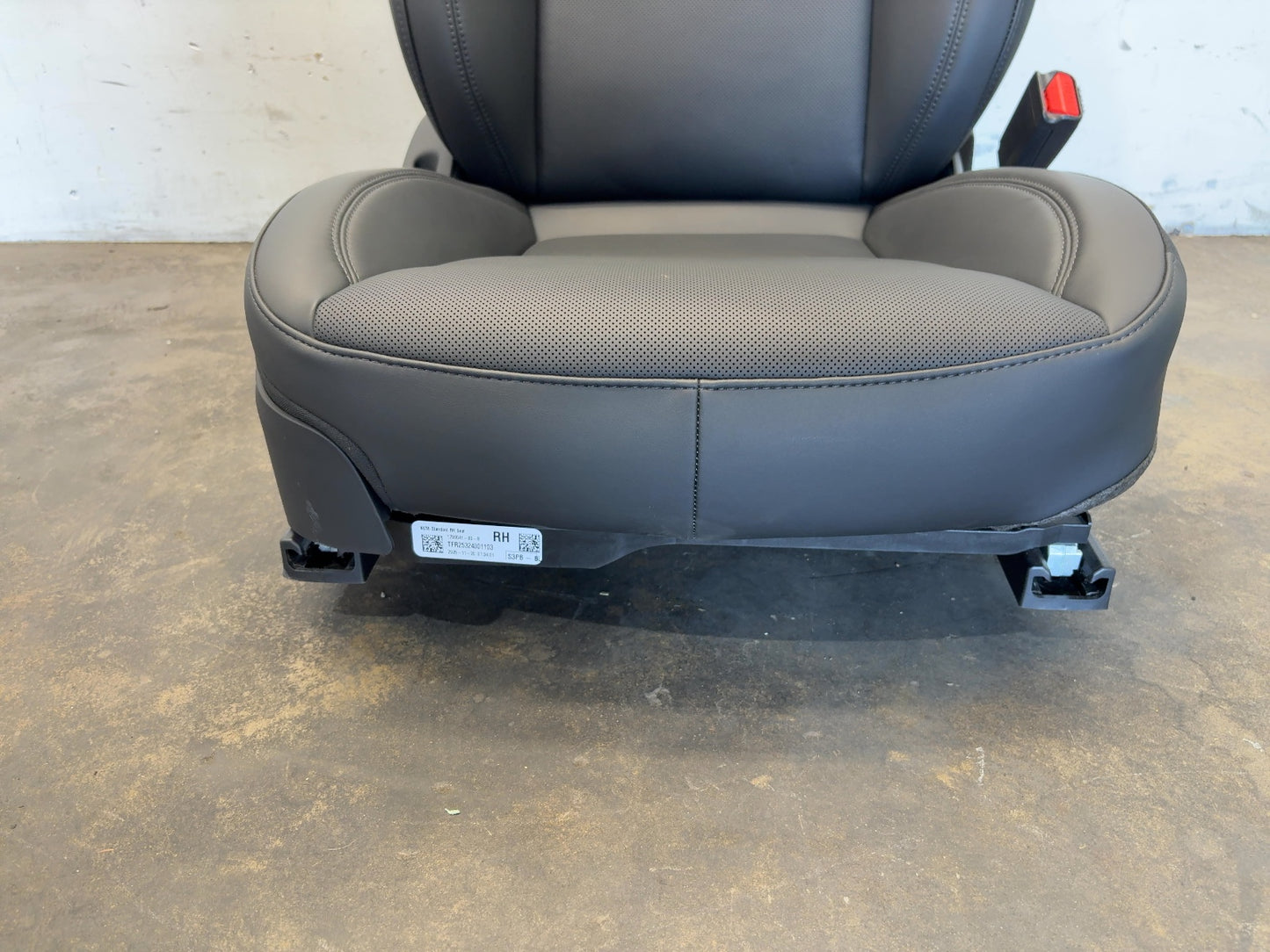 2026 Tesla Model 3 Highland Front Right Seat Assembly 2700990-00-A