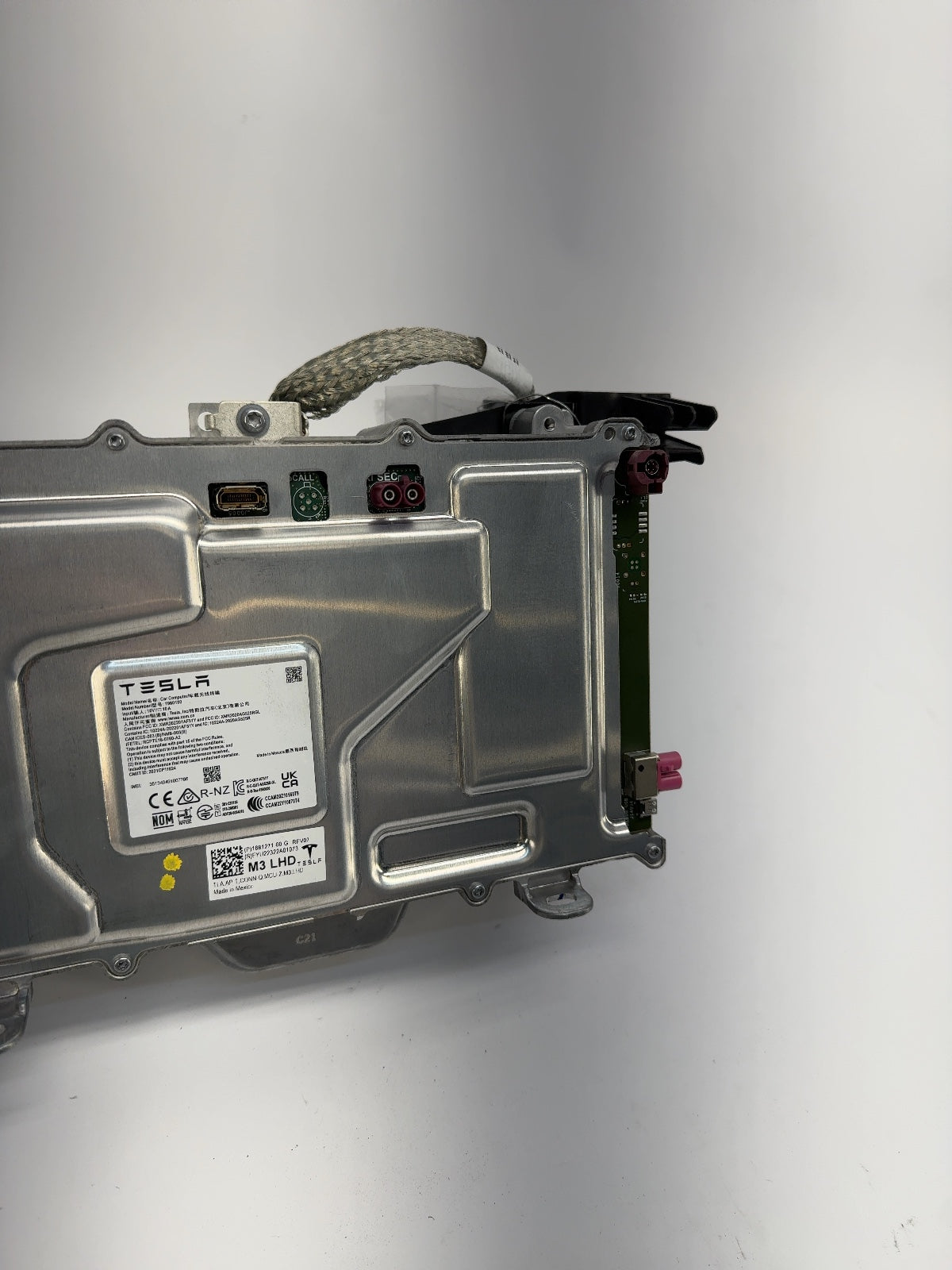 2022-2023 Tesla Model 3 Car Computer With Security Module 1681271-00-G