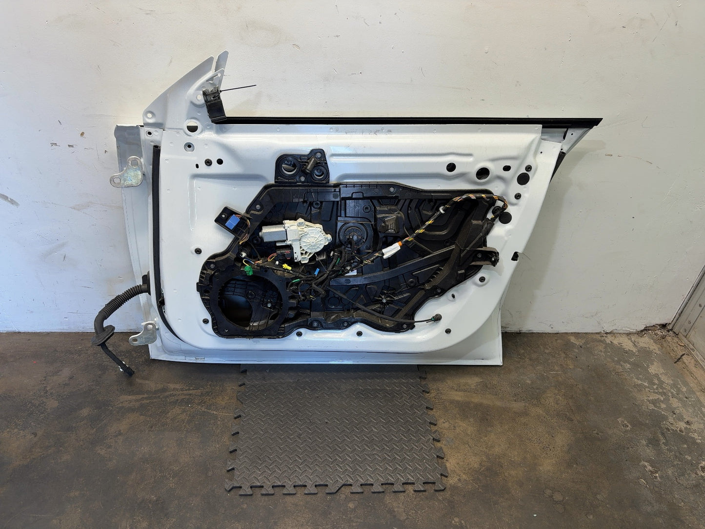 2026 Tesla Model Y Juniper Front Right Door Shell 2035501-E0-A