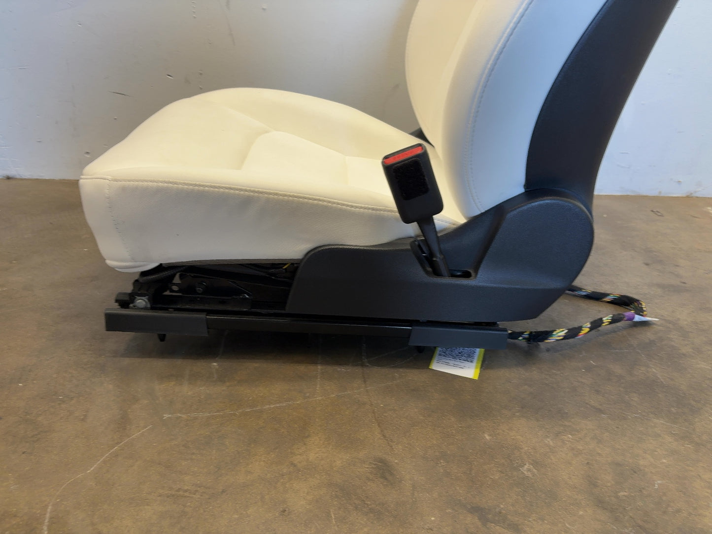 2021 Tesla Model Y Front Right Passenger Seat Assembly White 7654324-02-C