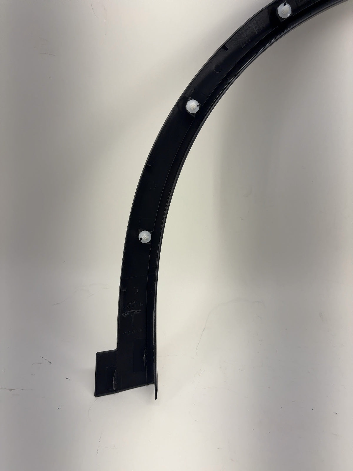 2019 Tesla Model X Front Left Fender Garnish 1035288-00-P