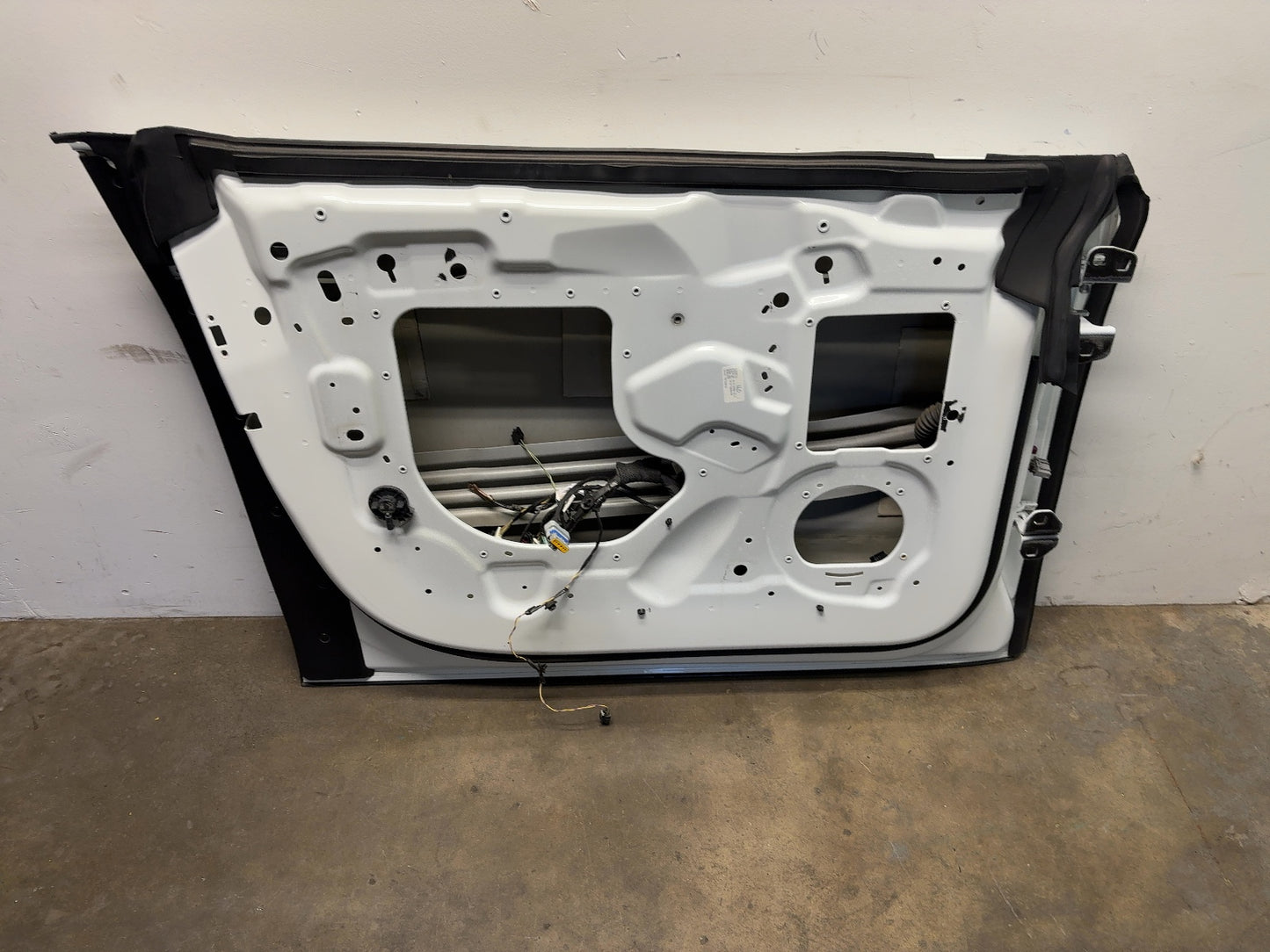 2018 Tesla Model X Front Left Door Shell 1009906-00-K