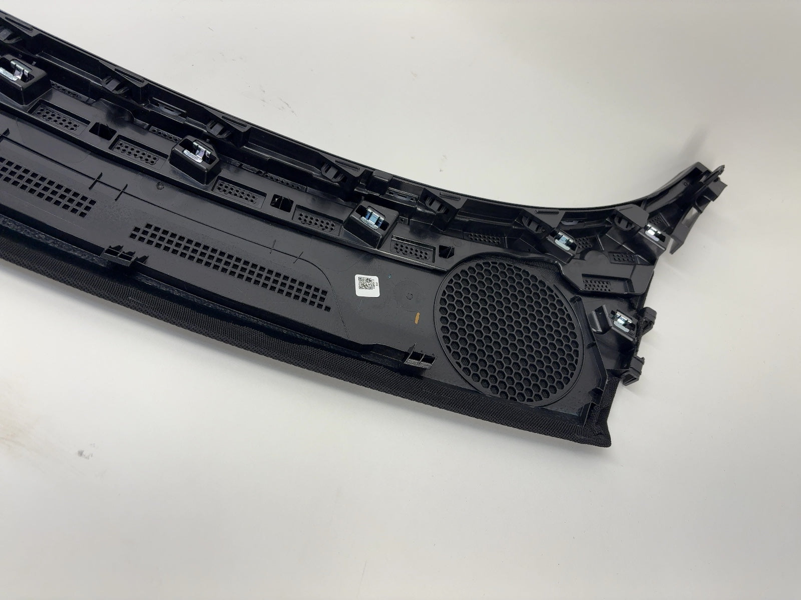 2026 Tesla Model Y Juniper Instrument Panel Wrap Around 1935944-59