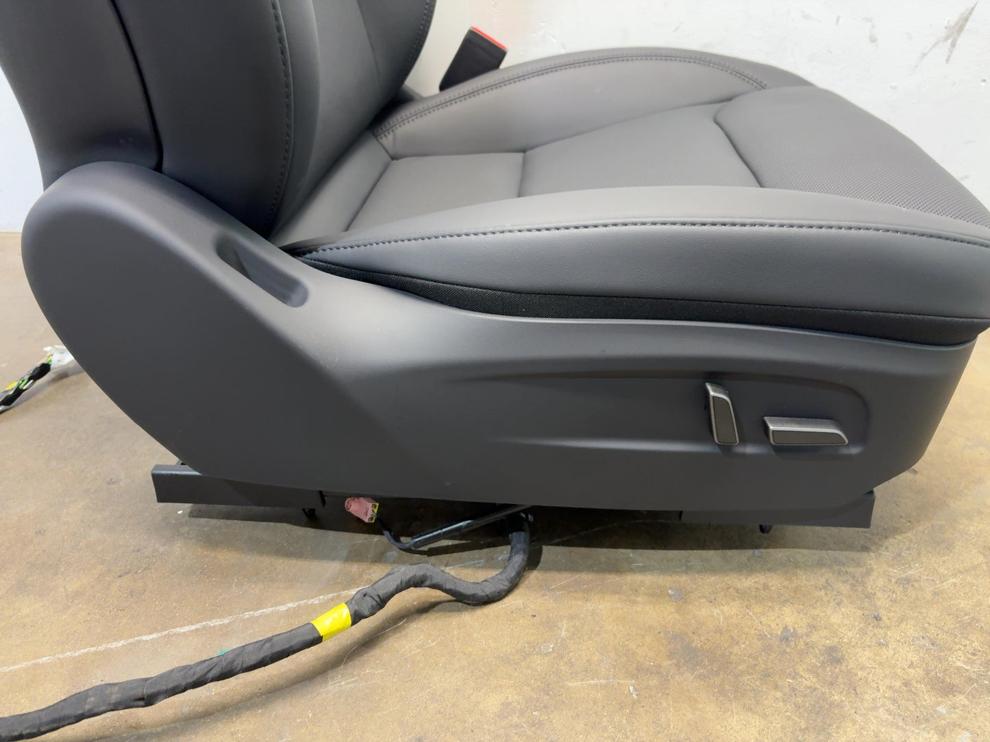 2025 Tesla Model 3 Highland Front First Row Seat Right Black 7754324-01-B