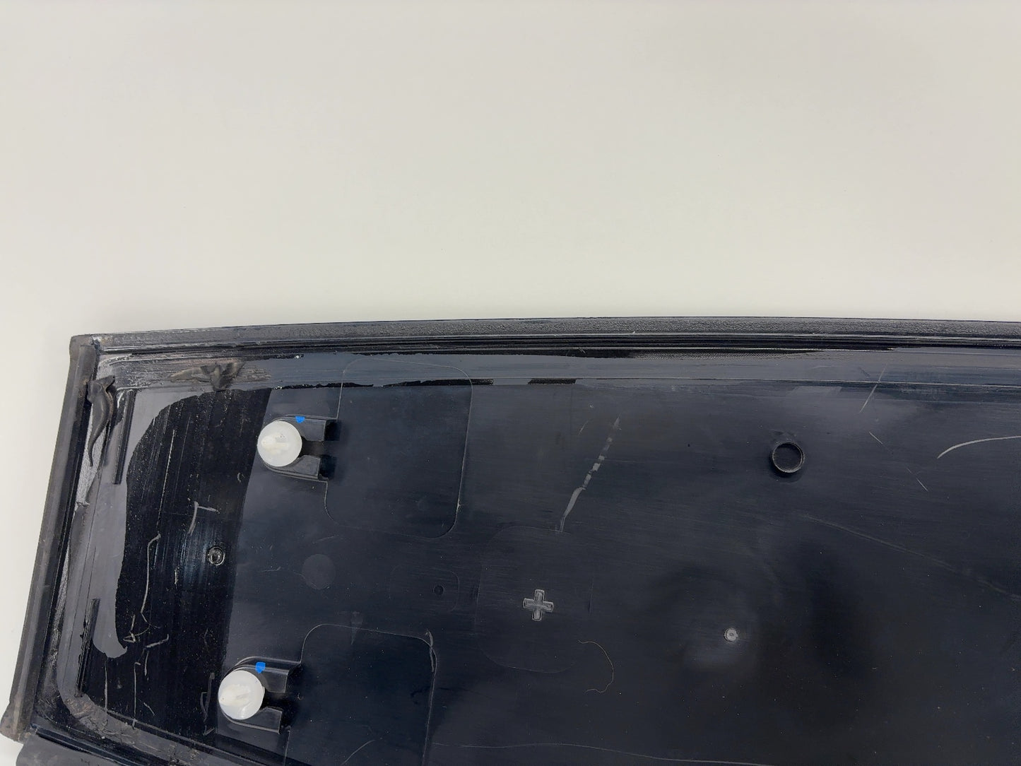 2020 Tesla Model X Roof Top Center Spine Applique 1041361-00-J