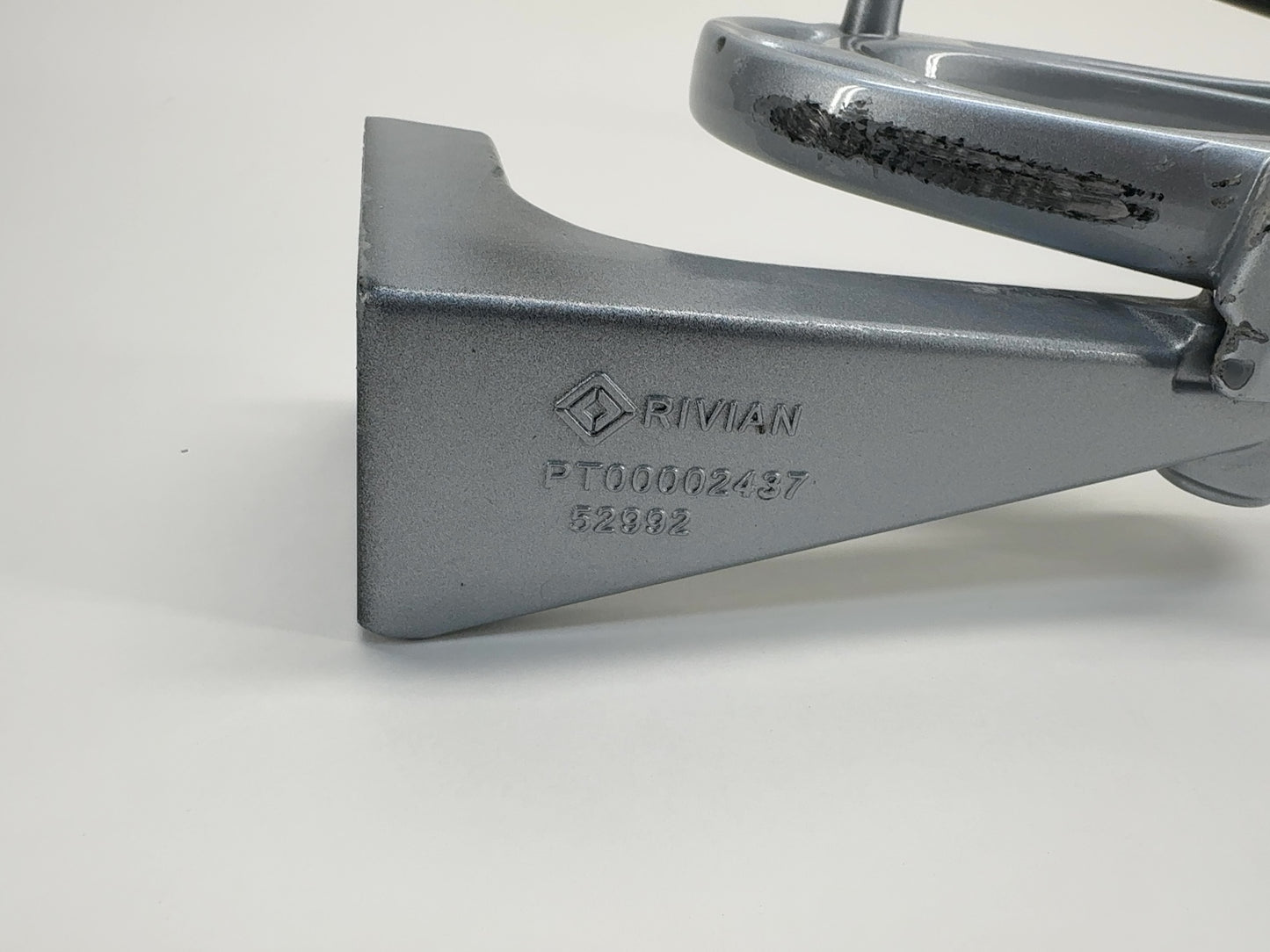 2023 Rivian R1T Left And Right Tailgate Hinge Set PT00042257-D