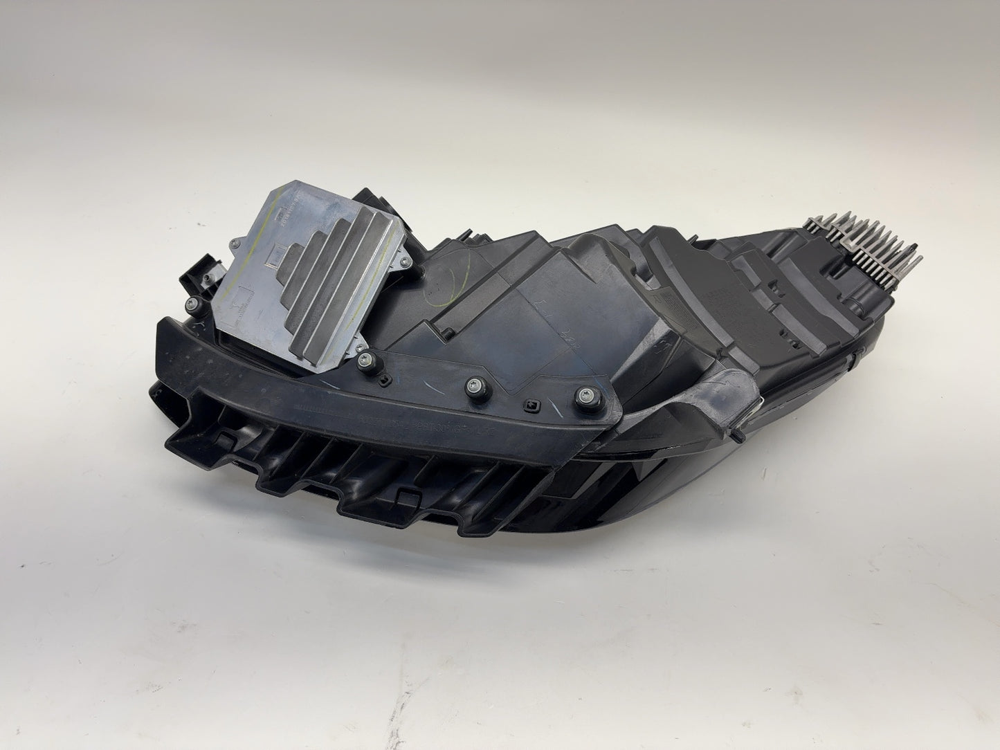 2018-2019 Tesla Model 3 Right Headlight 1077372-10-I